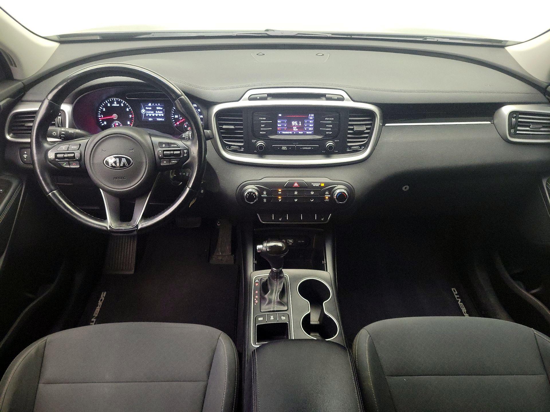 Thumbnail: 2016 Kia Sorento - 9