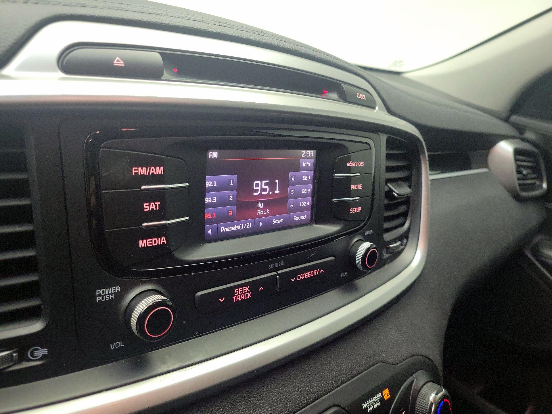Thumbnail: 2016 Kia Sorento - 15