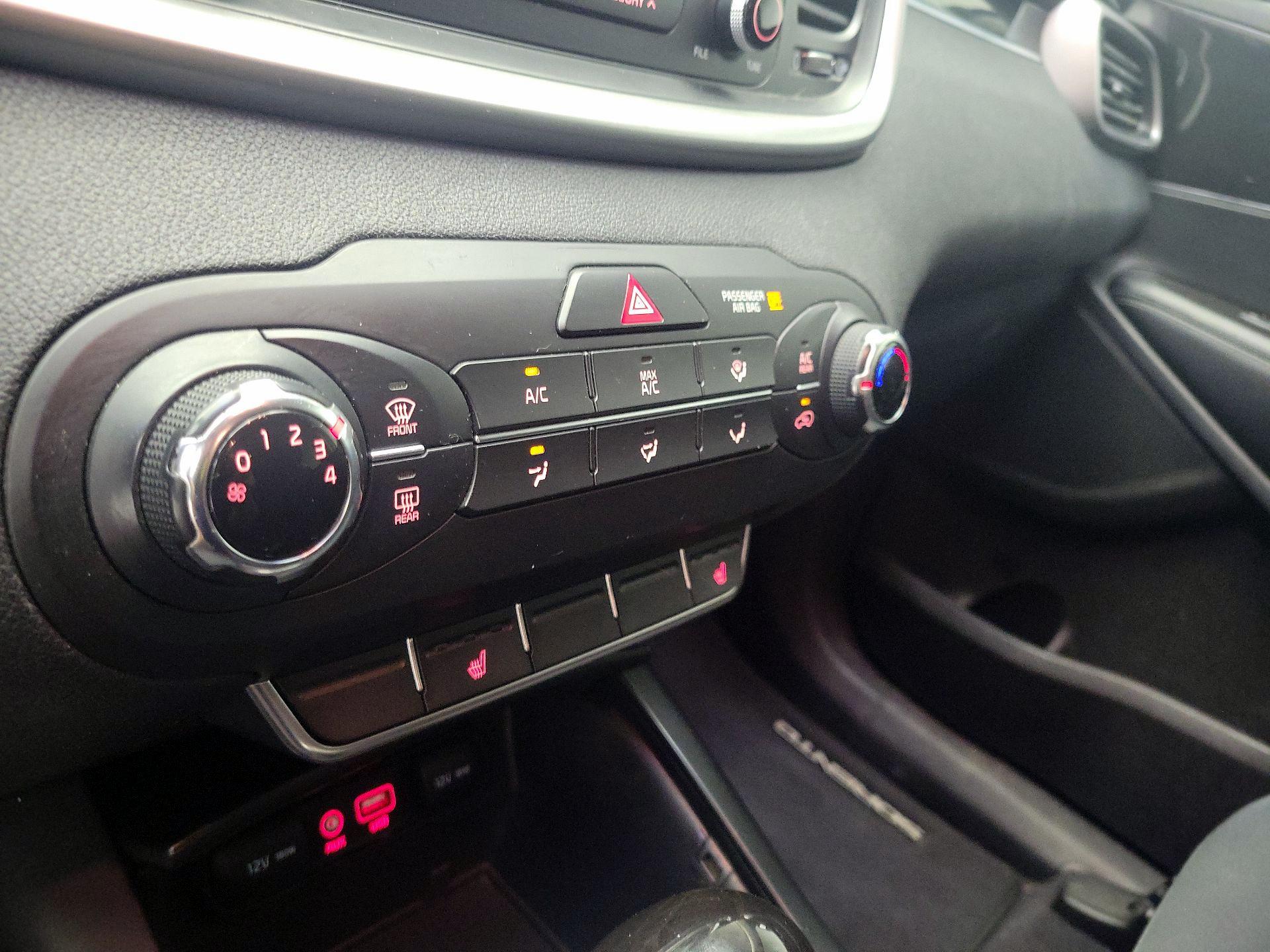 Thumbnail: 2016 Kia Sorento - 16