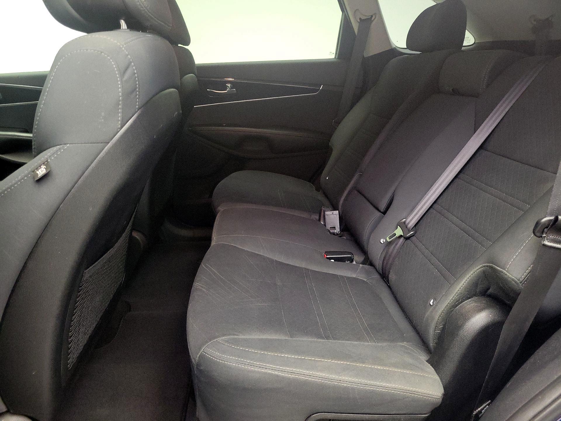 Thumbnail: 2016 Kia Sorento - 19