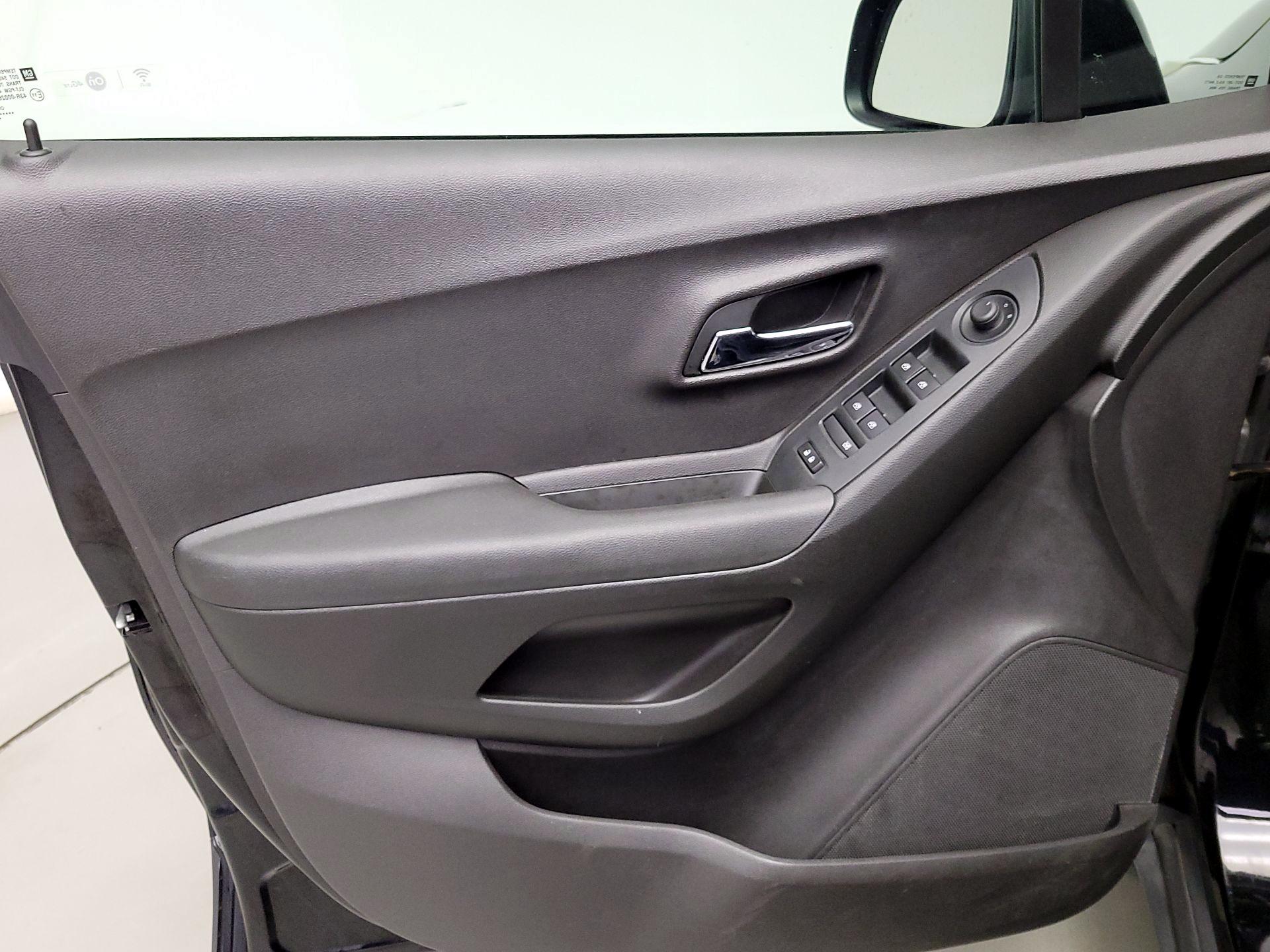 Thumbnail: 2018 Chevrolet Trax - 12