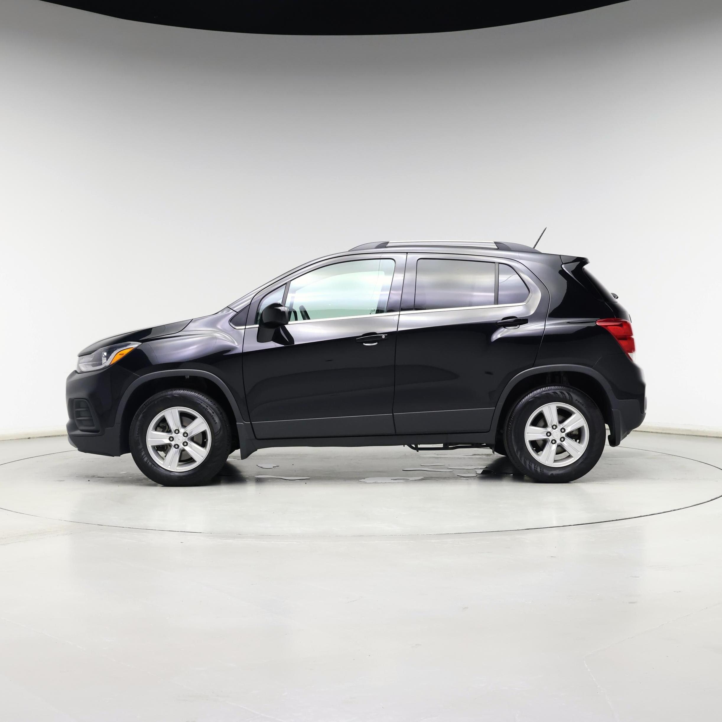 Thumbnail: 2018 Chevrolet Trax - 3
