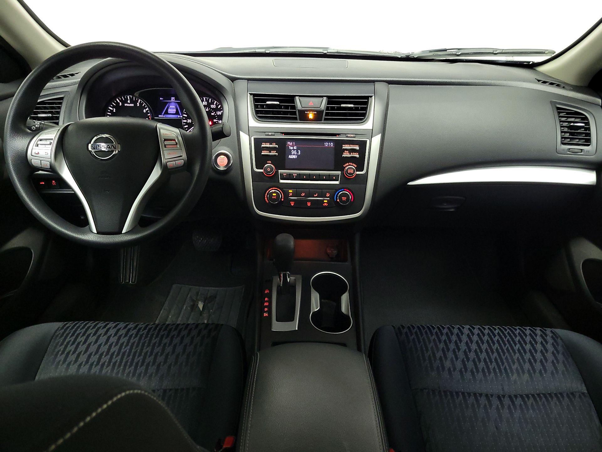 Thumbnail: 2017 Nissan Altima - 9