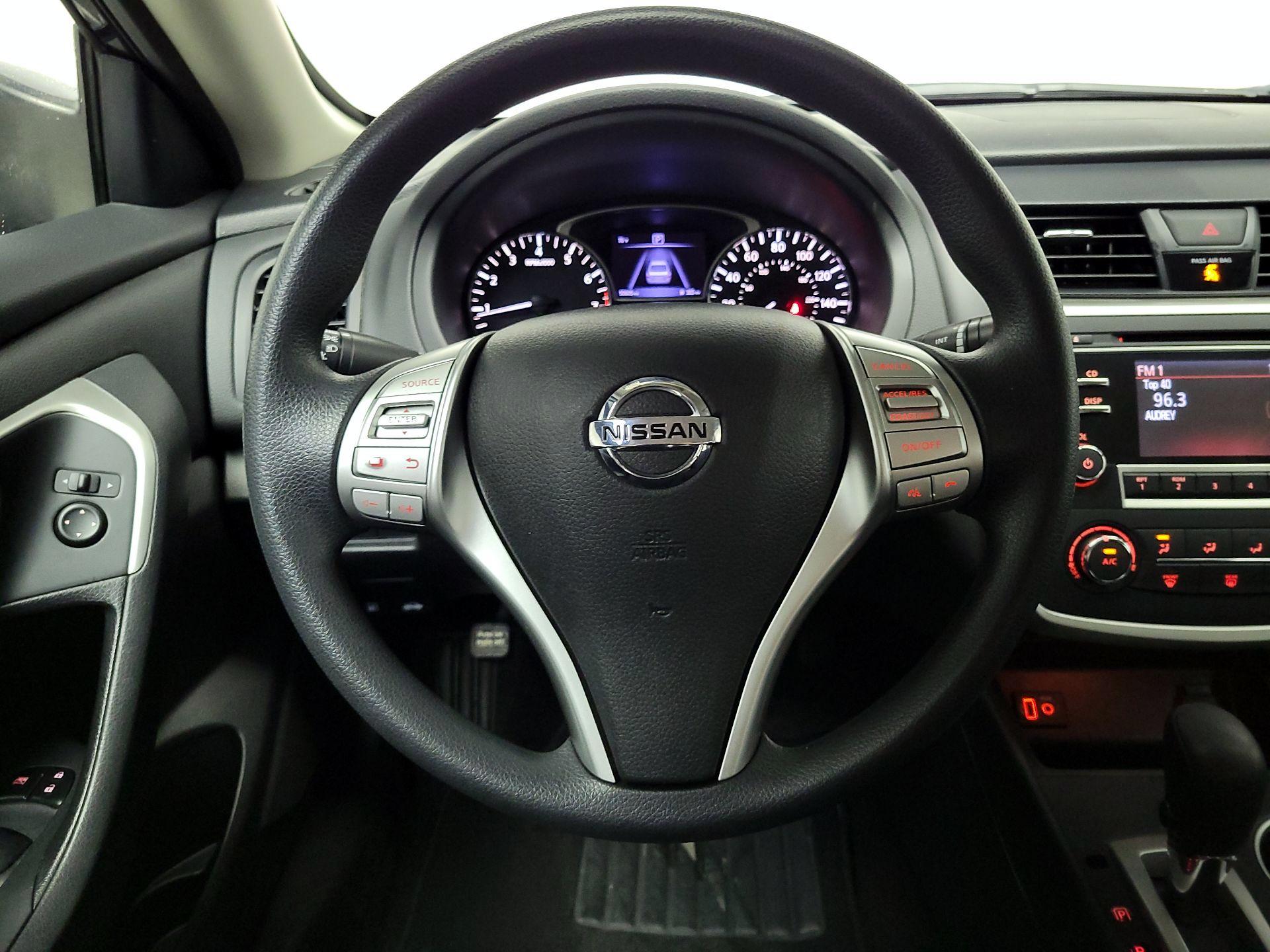 Thumbnail: 2017 Nissan Altima - 10