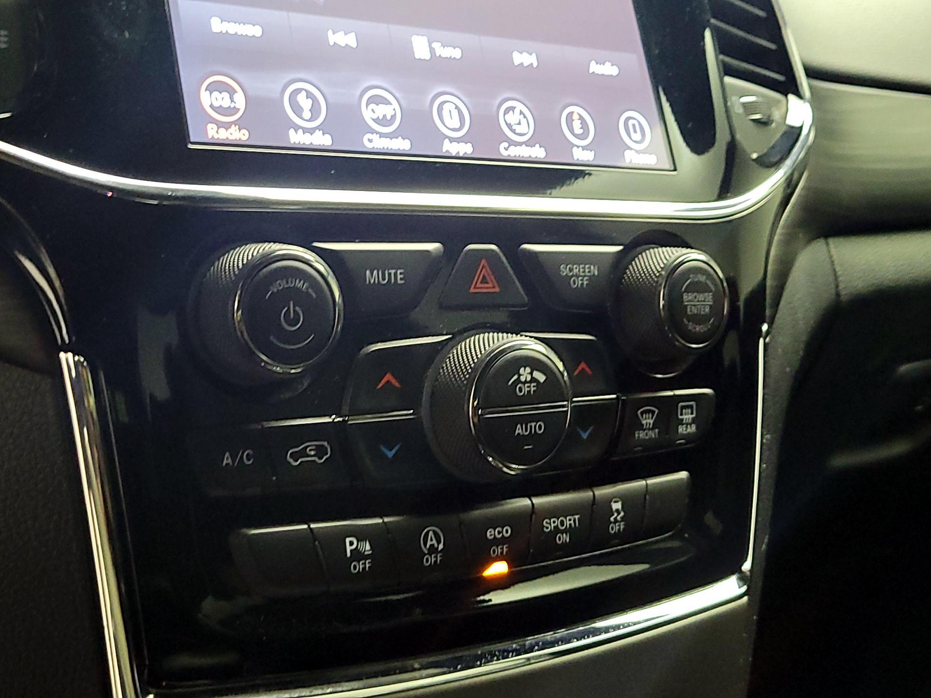 Thumbnail: 2019 Jeep Grand Cherokee - 17
