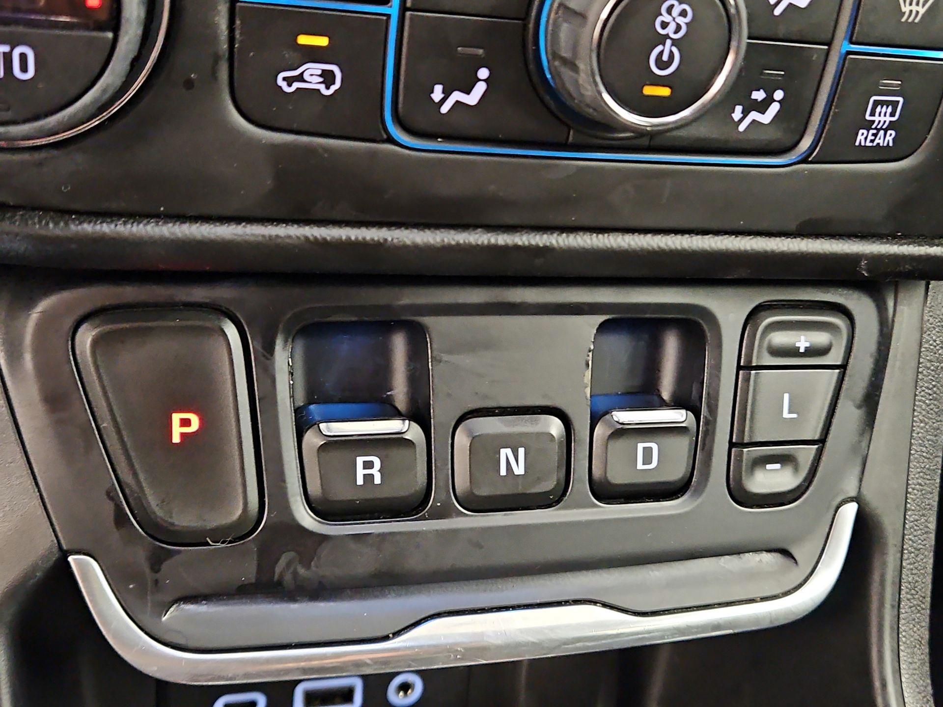 Thumbnail: 2018 GMC Terrain - 17