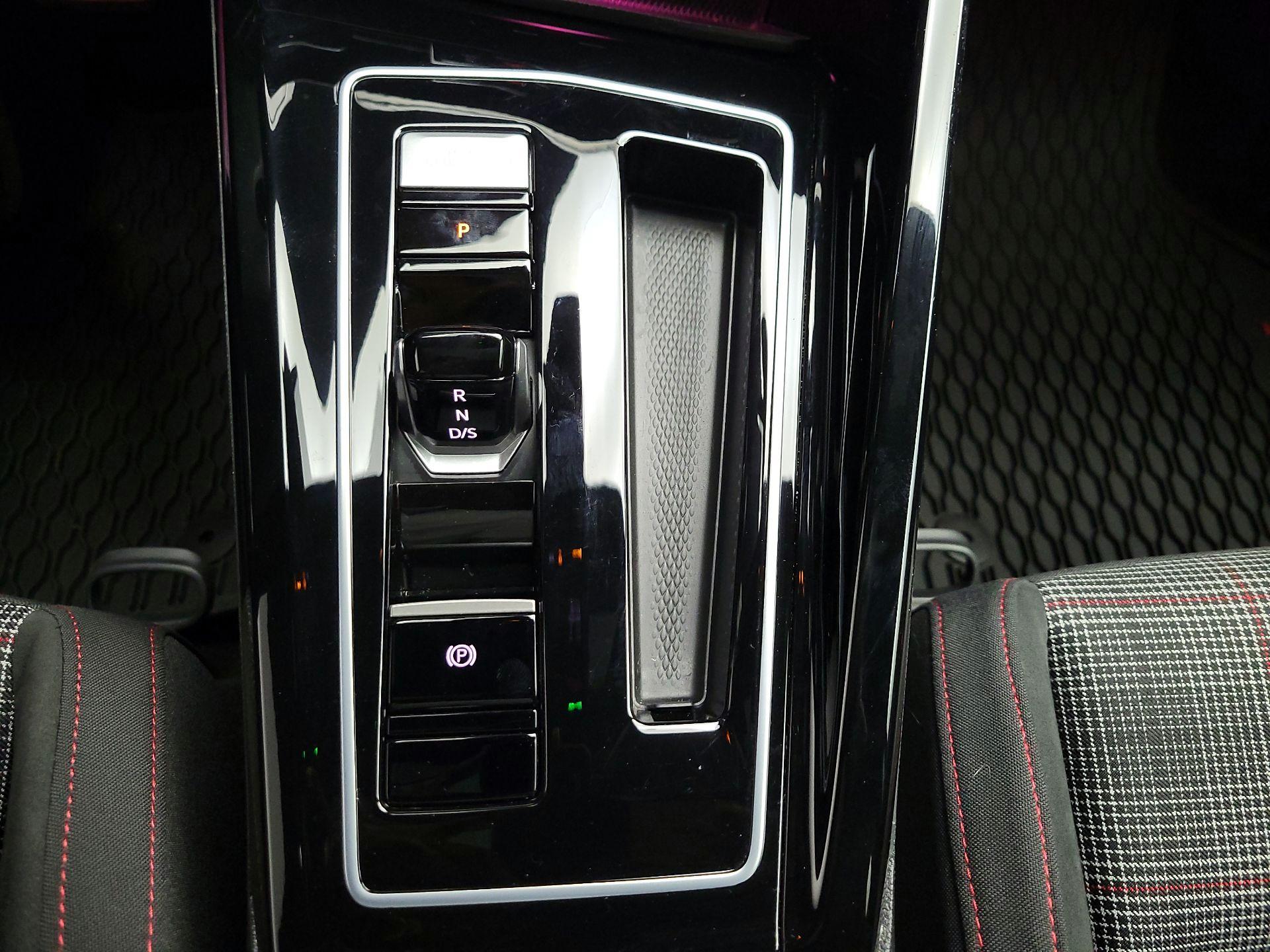 Thumbnail: 2024 Volkswagen Golf - 17