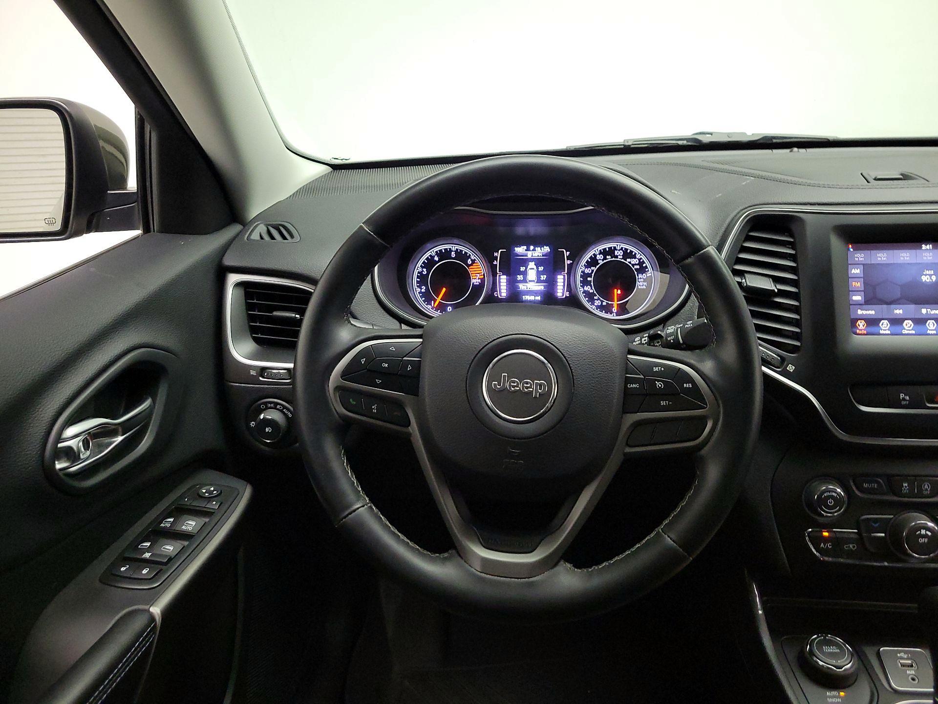 Thumbnail: 2019 Jeep Cherokee - 10