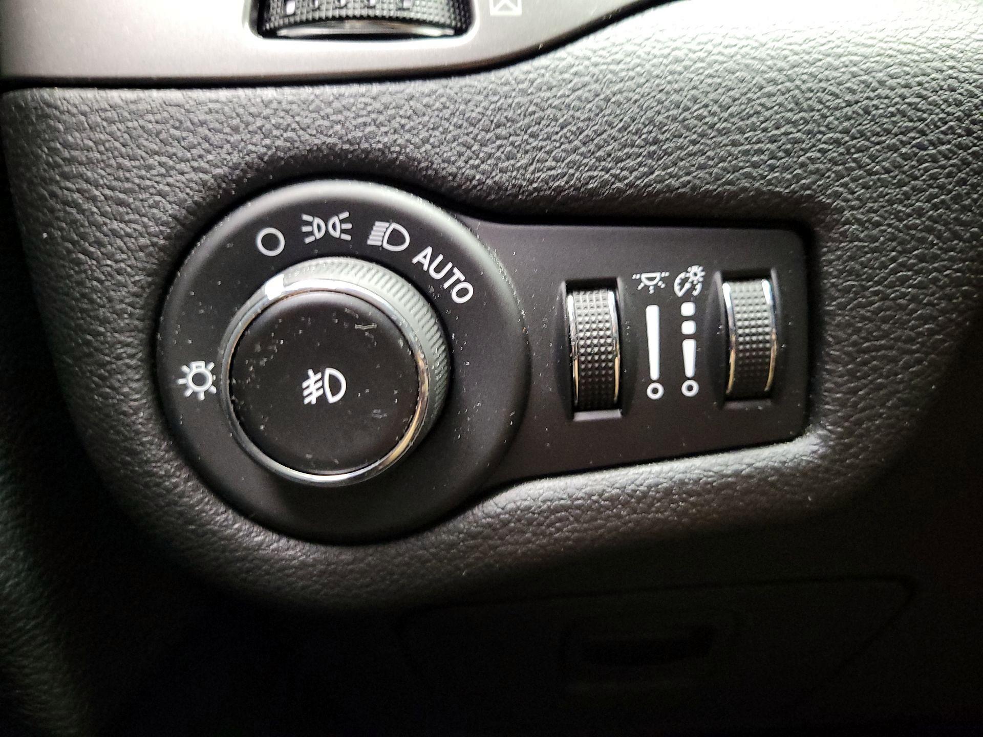 Thumbnail: 2019 Jeep Cherokee - 13
