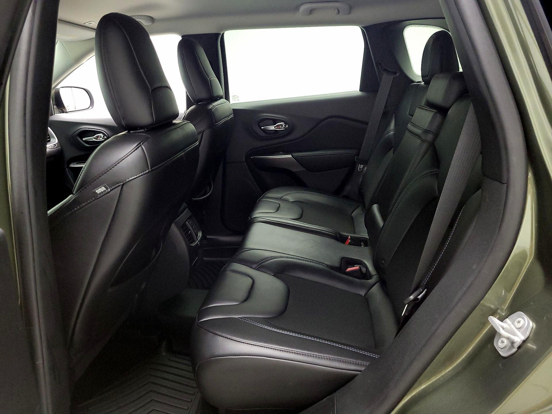Thumbnail: 2019 Jeep Cherokee - 18
