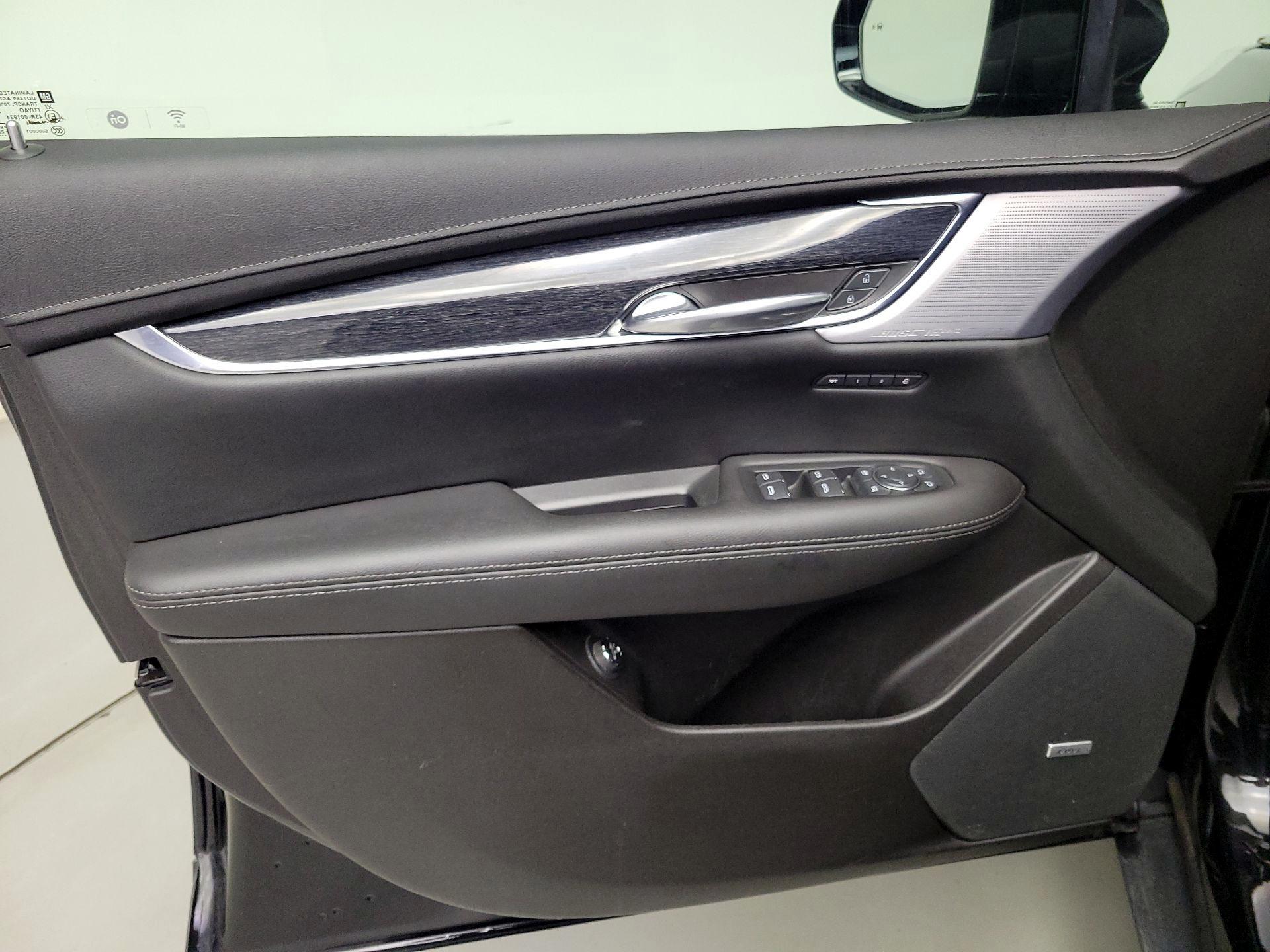 Thumbnail: 2022 Cadillac XT5 - 12