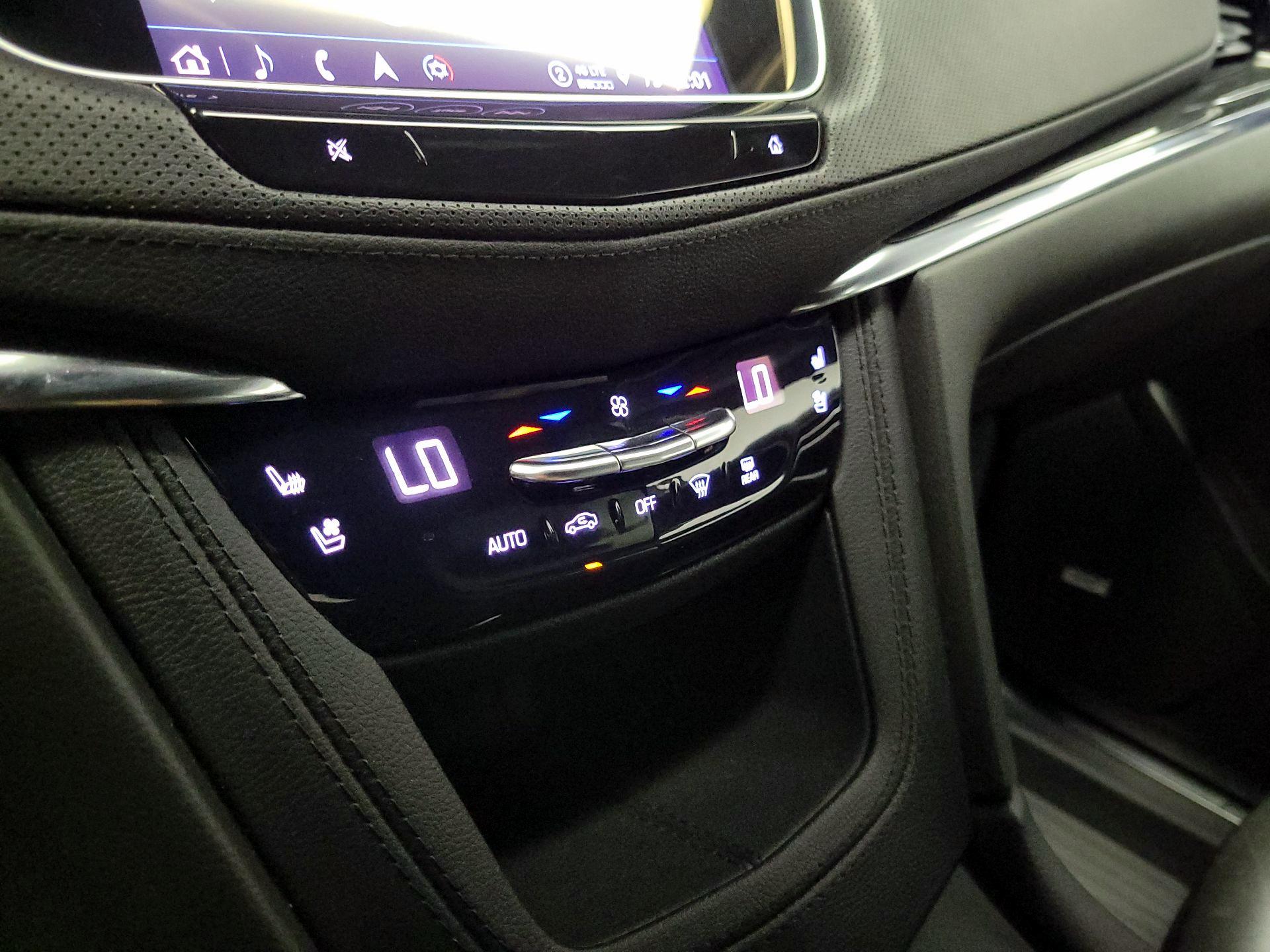 Thumbnail: 2022 Cadillac XT5 - 16