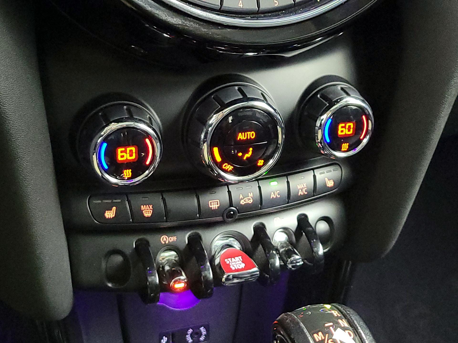 Thumbnail: 2016 MINI Cooper Hardtop - 15
