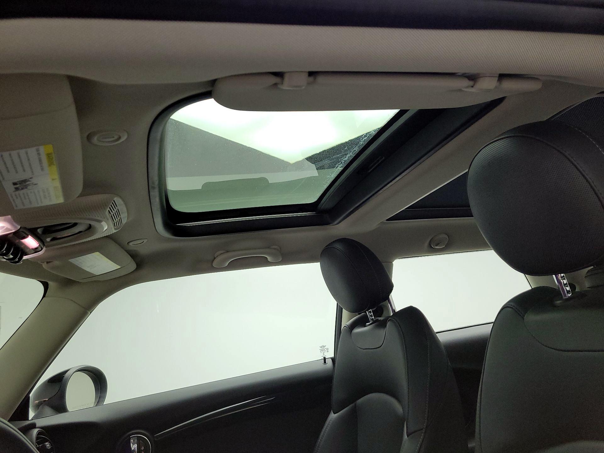 Thumbnail: 2016 MINI Cooper Hardtop - 18