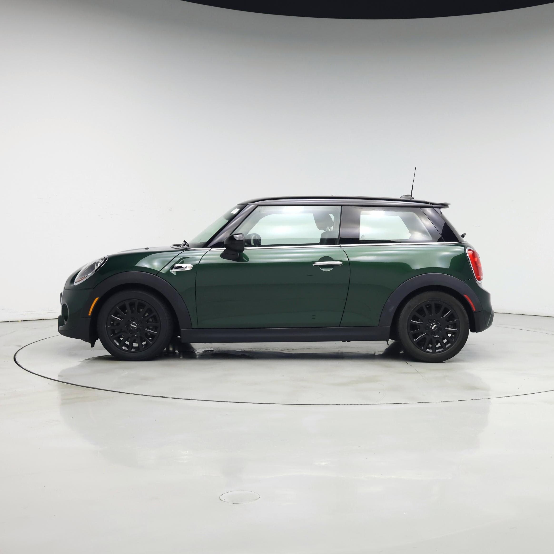 Thumbnail: 2016 MINI Cooper Hardtop - 3