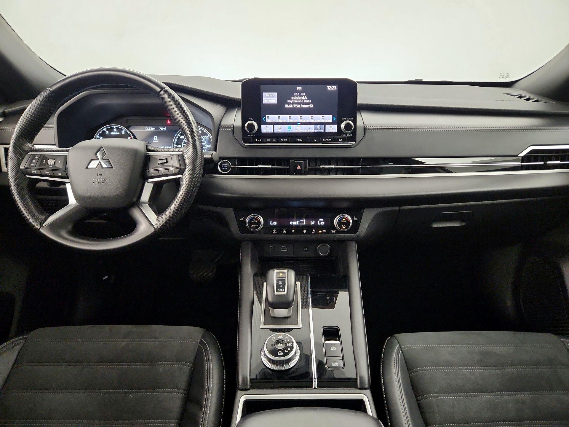 Thumbnail: 2022 Mitsubishi Outlander - 9
