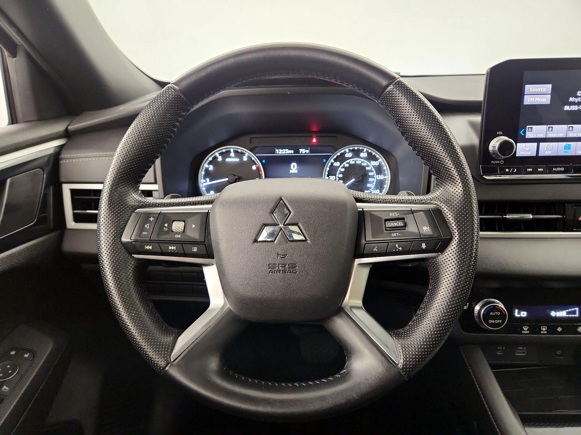 Thumbnail: 2022 Mitsubishi Outlander - 10