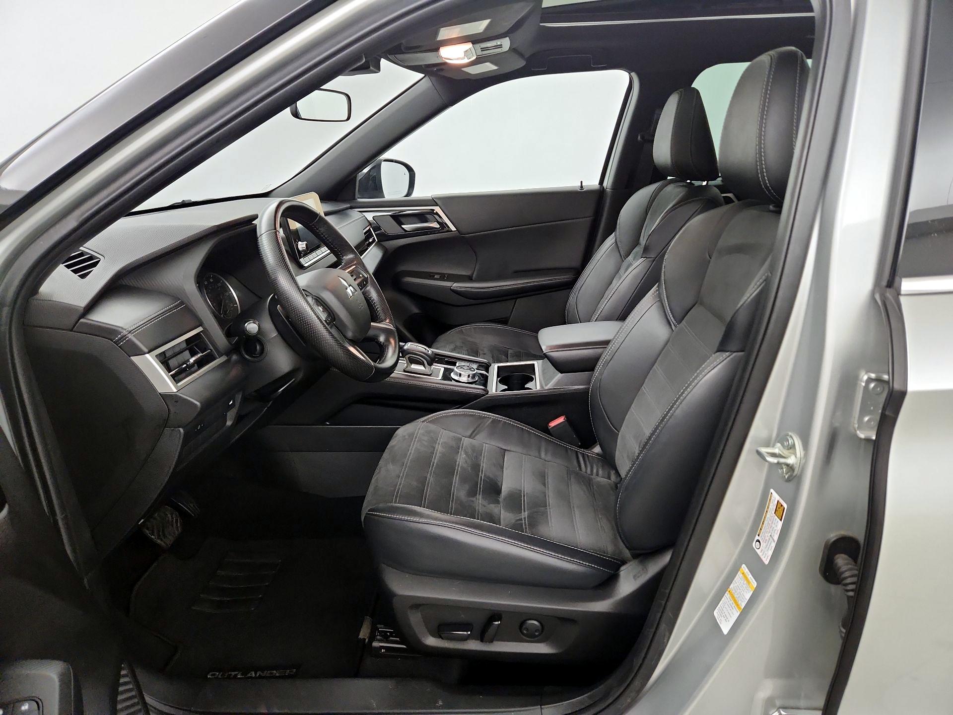Thumbnail: 2022 Mitsubishi Outlander - 11