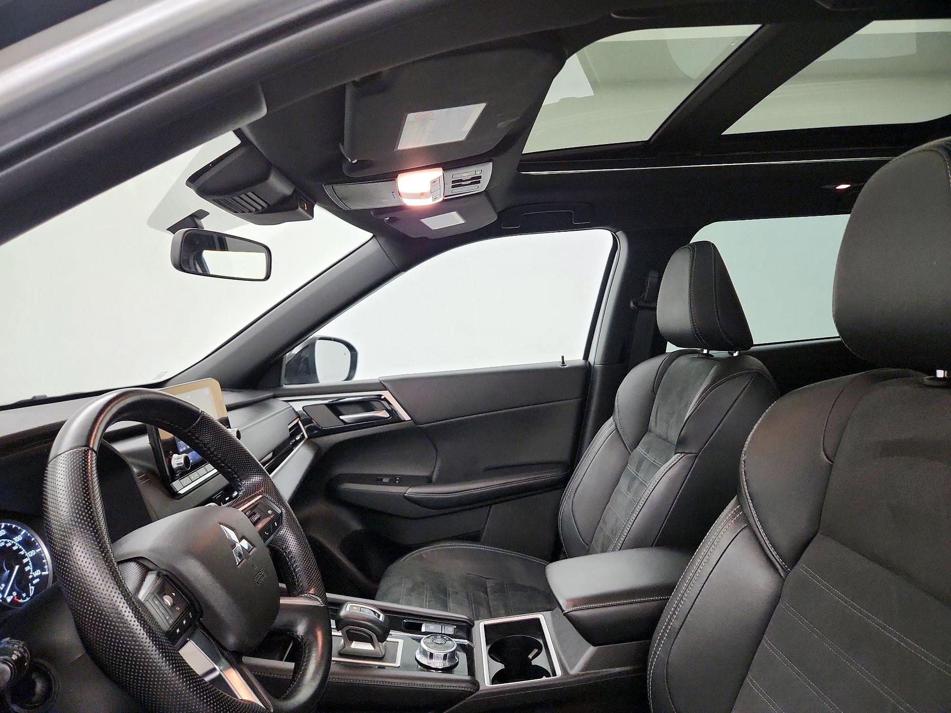 Thumbnail: 2022 Mitsubishi Outlander - 19