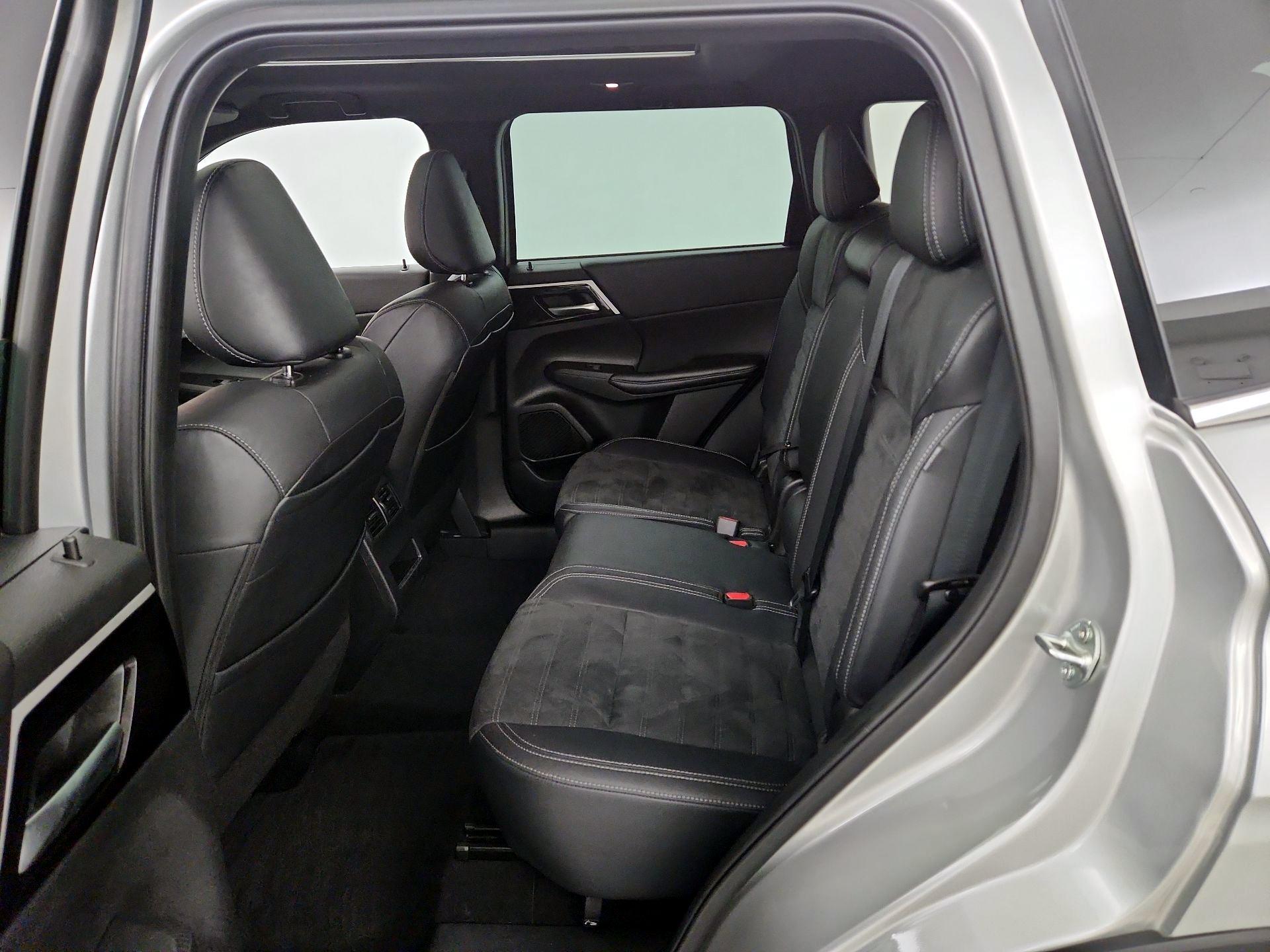 Thumbnail: 2022 Mitsubishi Outlander - 20