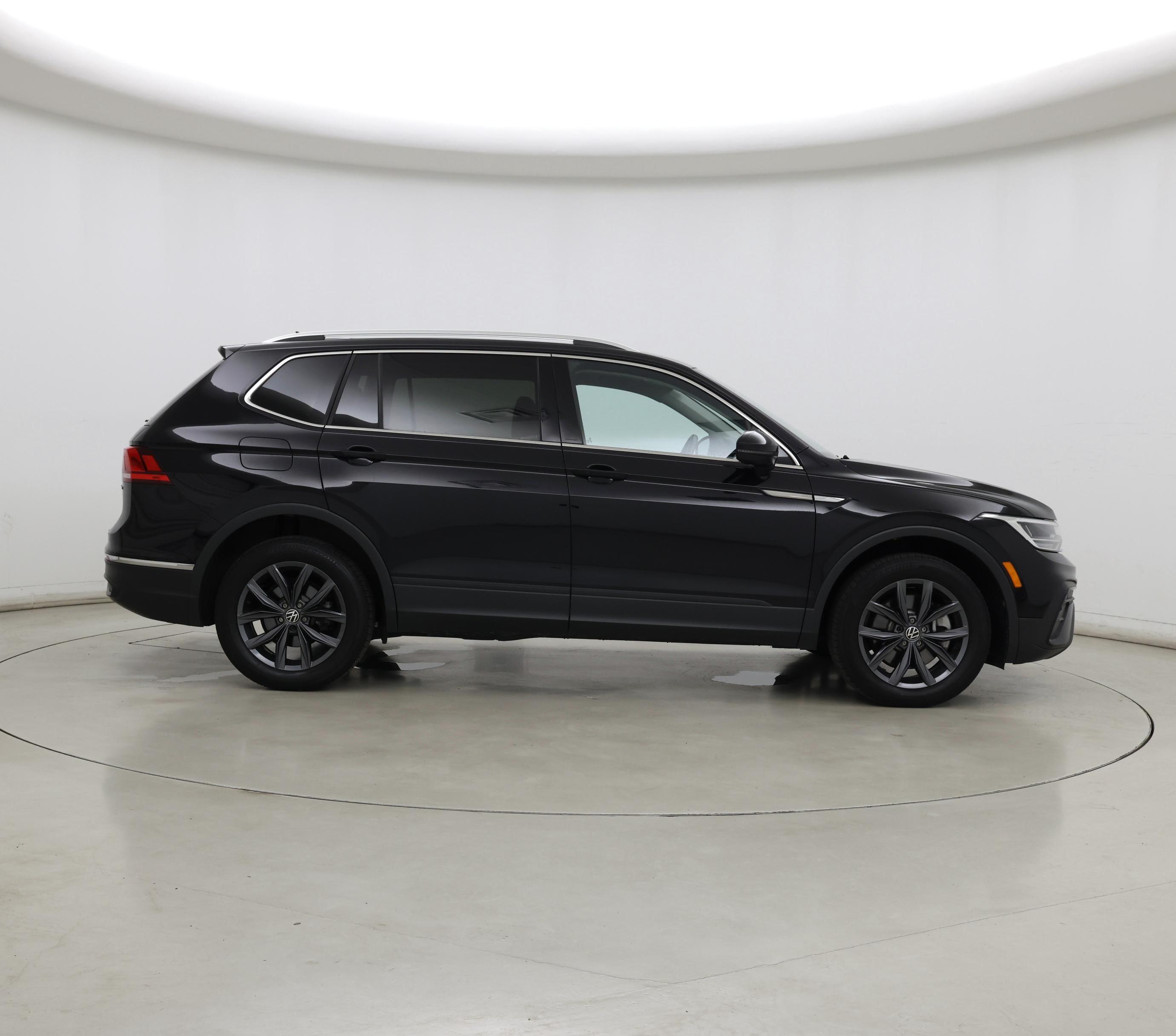 Thumbnail: 2022 Volkswagen Tiguan - 7