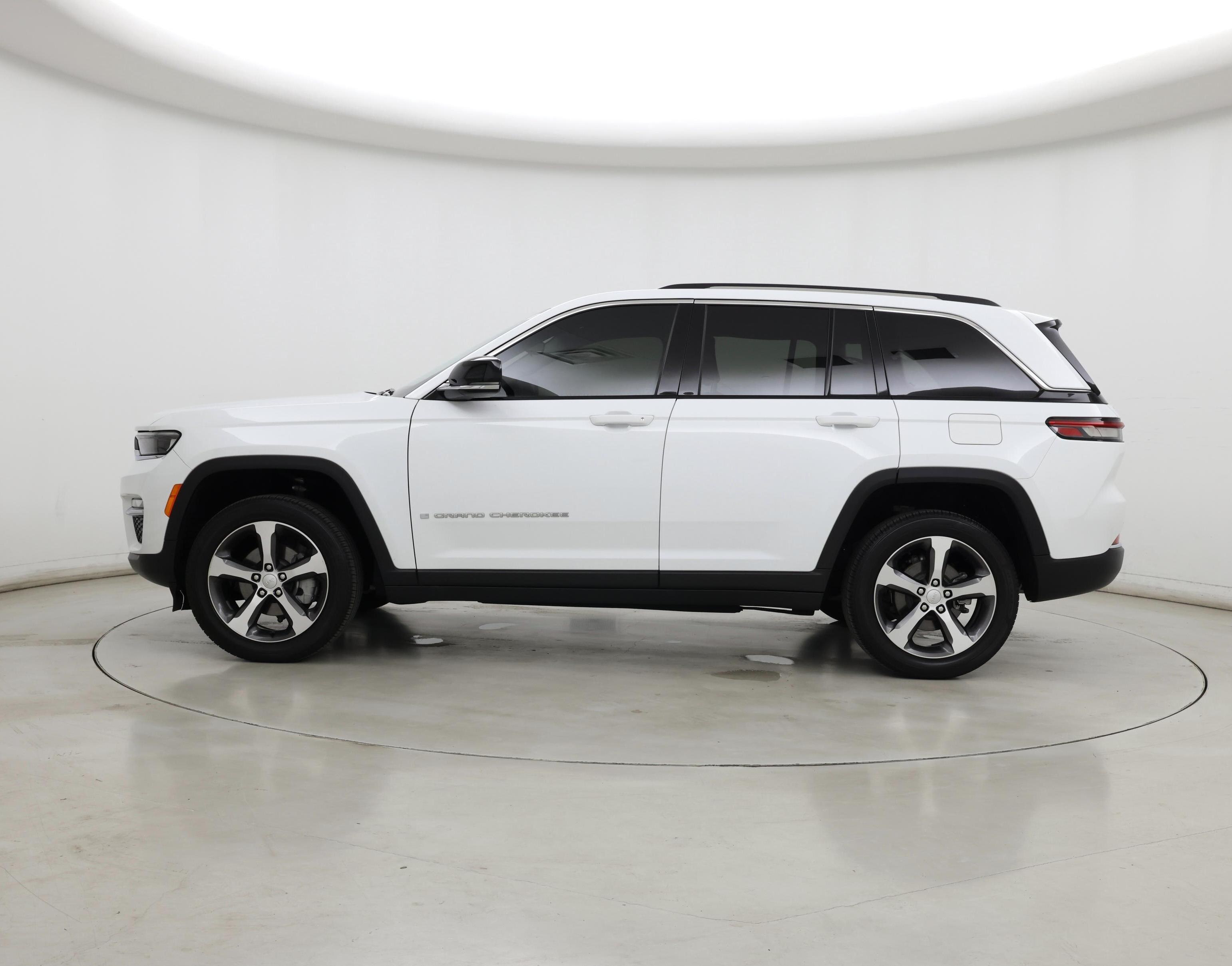 Thumbnail: 2023 Jeep Grand Cherokee - 3