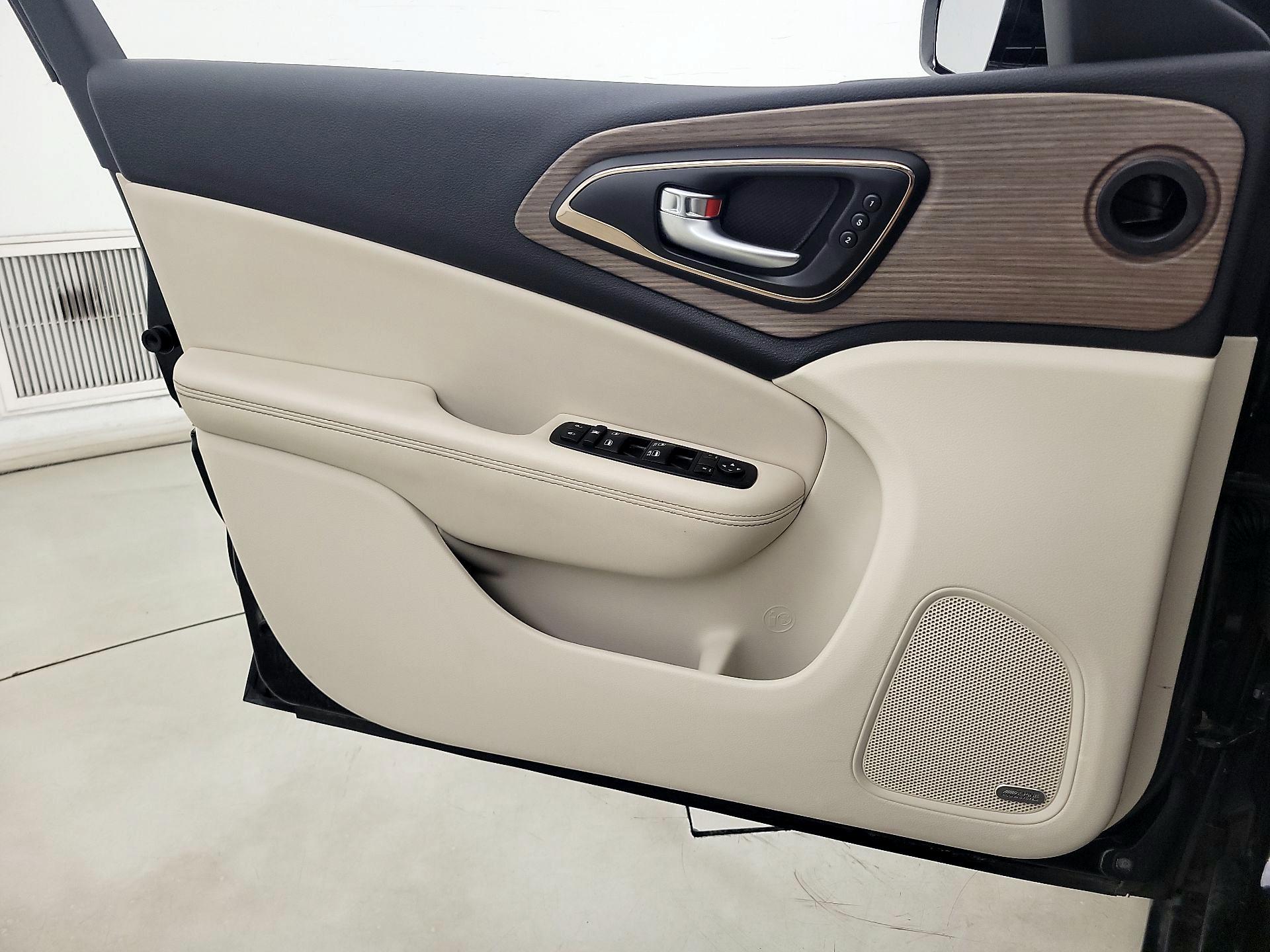 Thumbnail: 2015 Chrysler 200 - 12