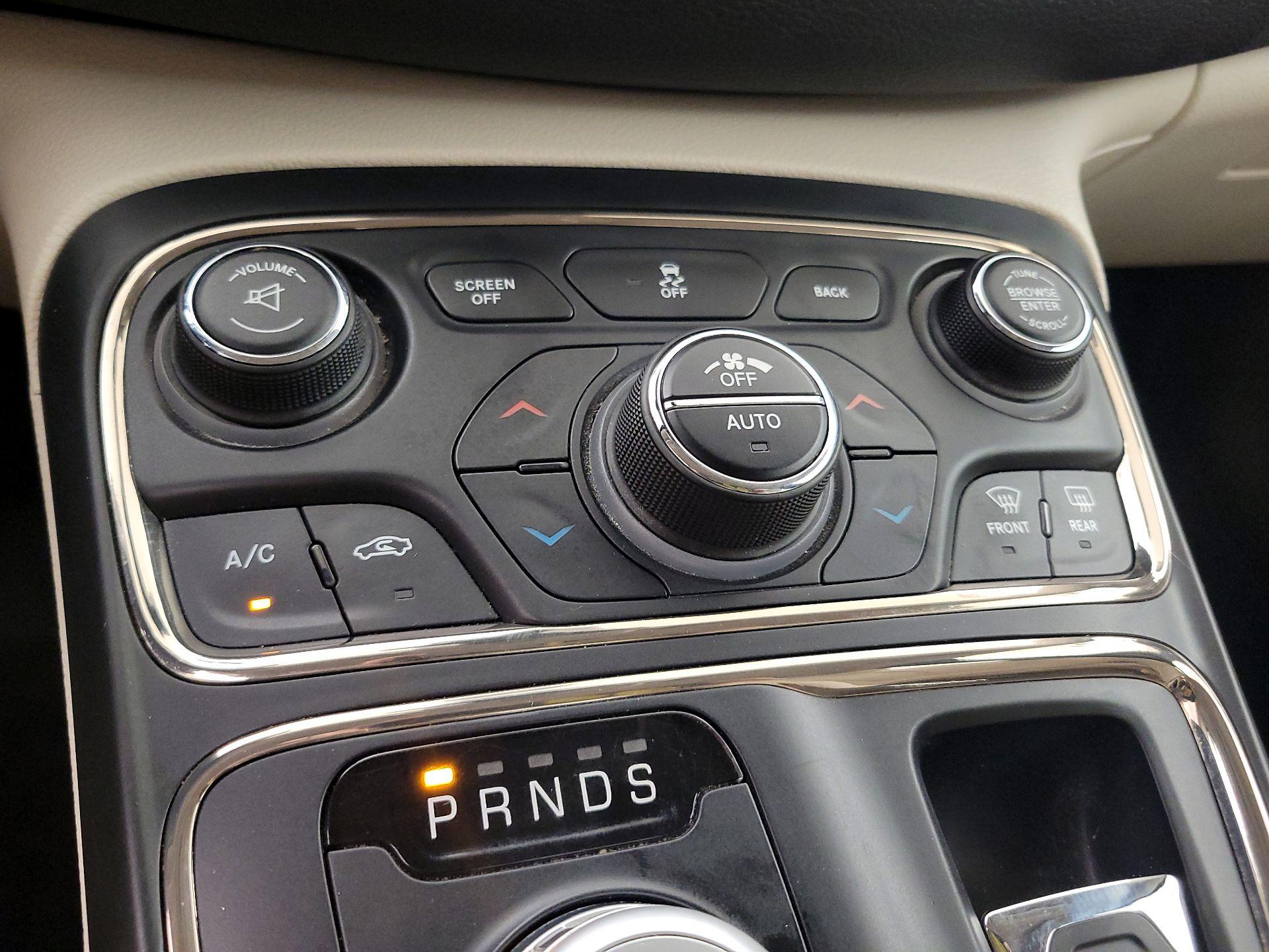 Thumbnail: 2015 Chrysler 200 - 17