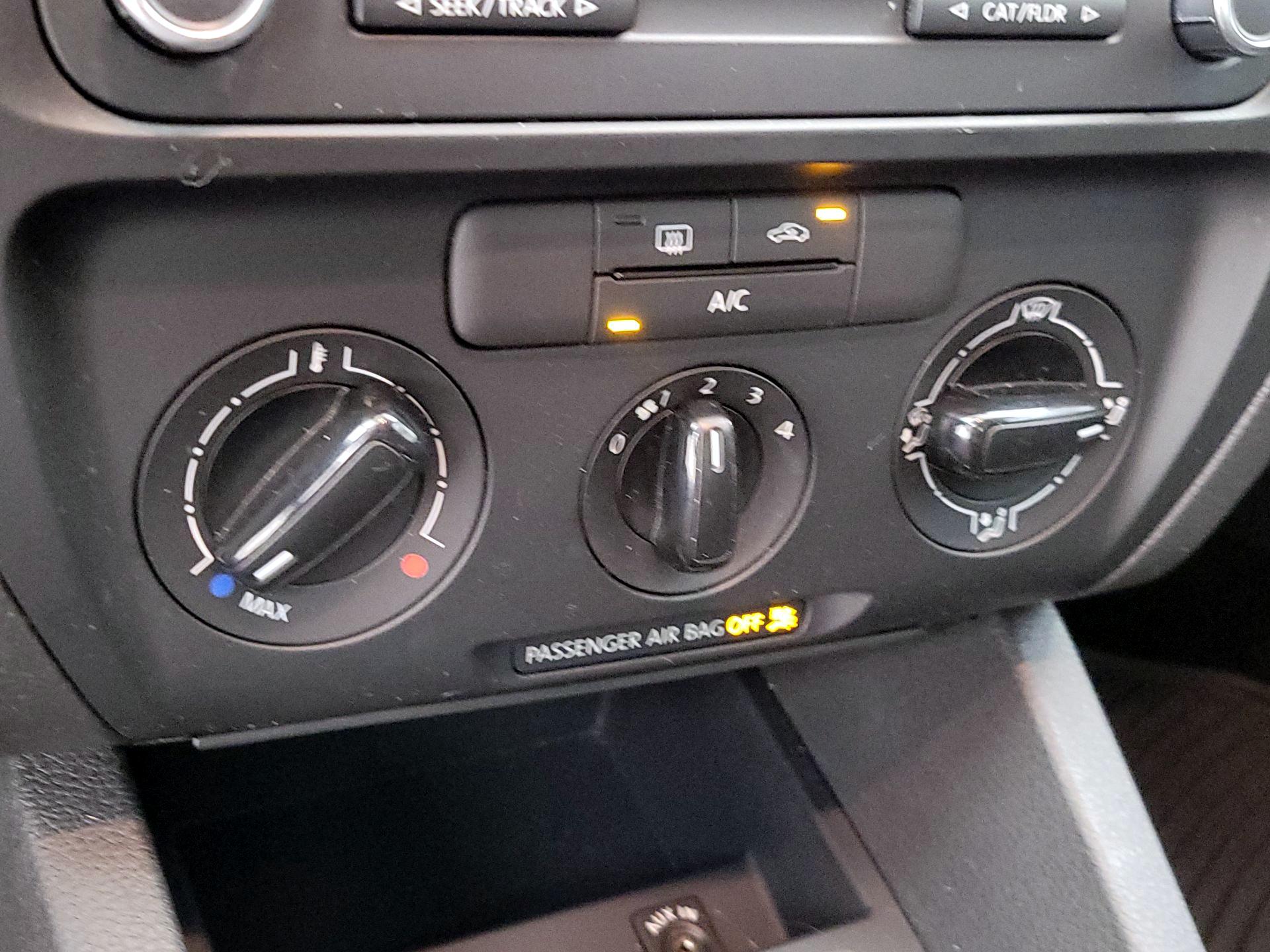 Thumbnail: 2014 Volkswagen Jetta - 15