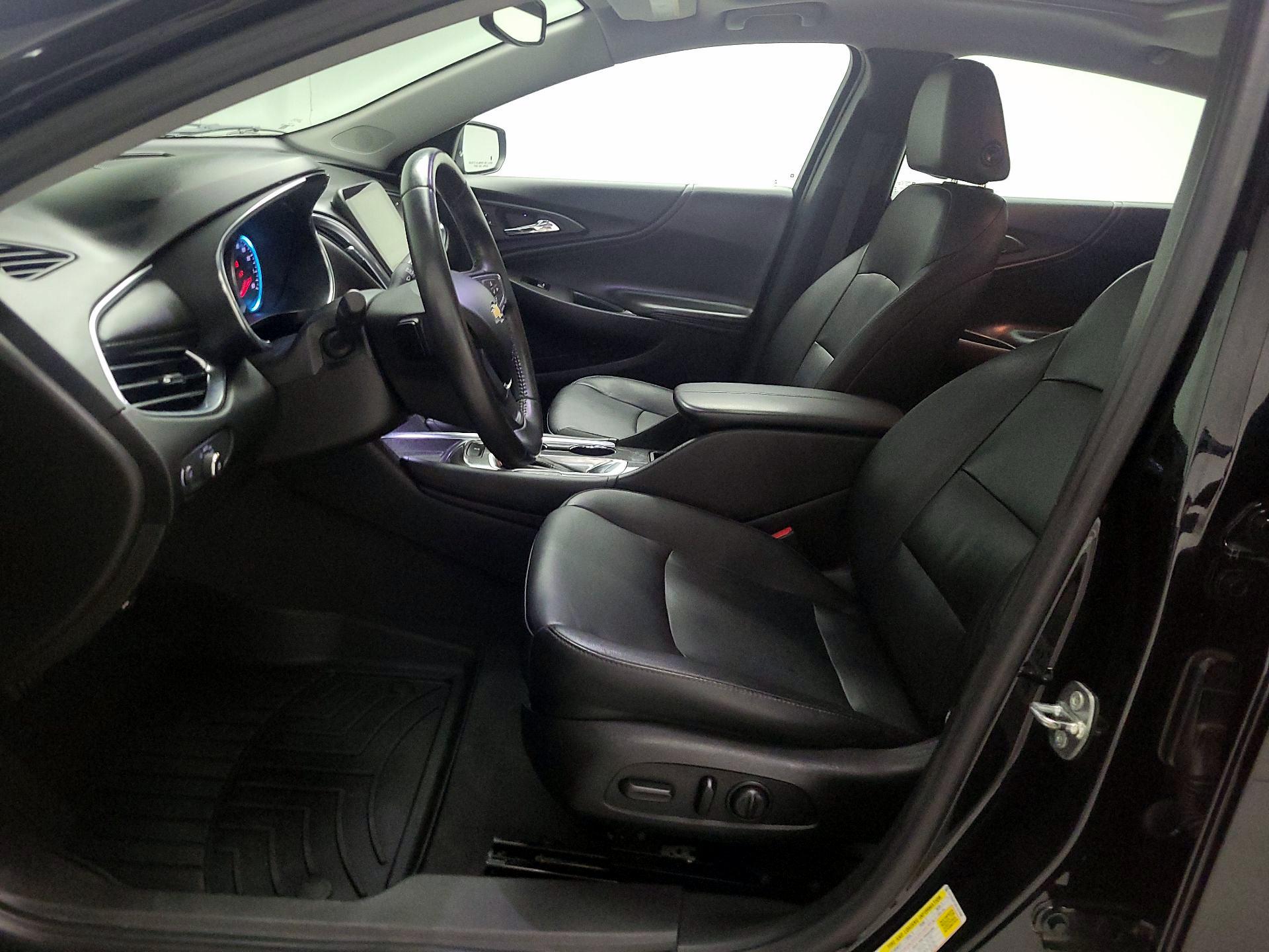 Thumbnail: 2016 Chevrolet Malibu - 11