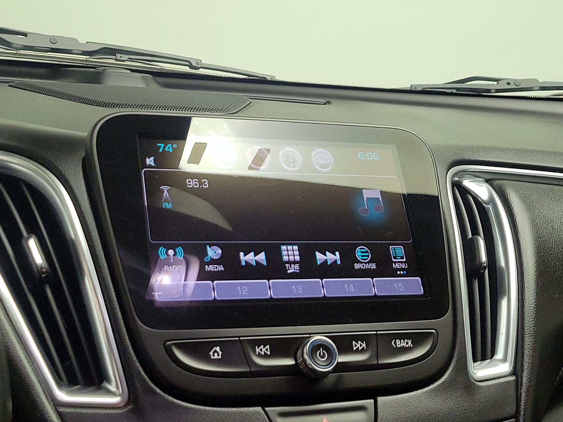 Thumbnail: 2016 Chevrolet Malibu - 15