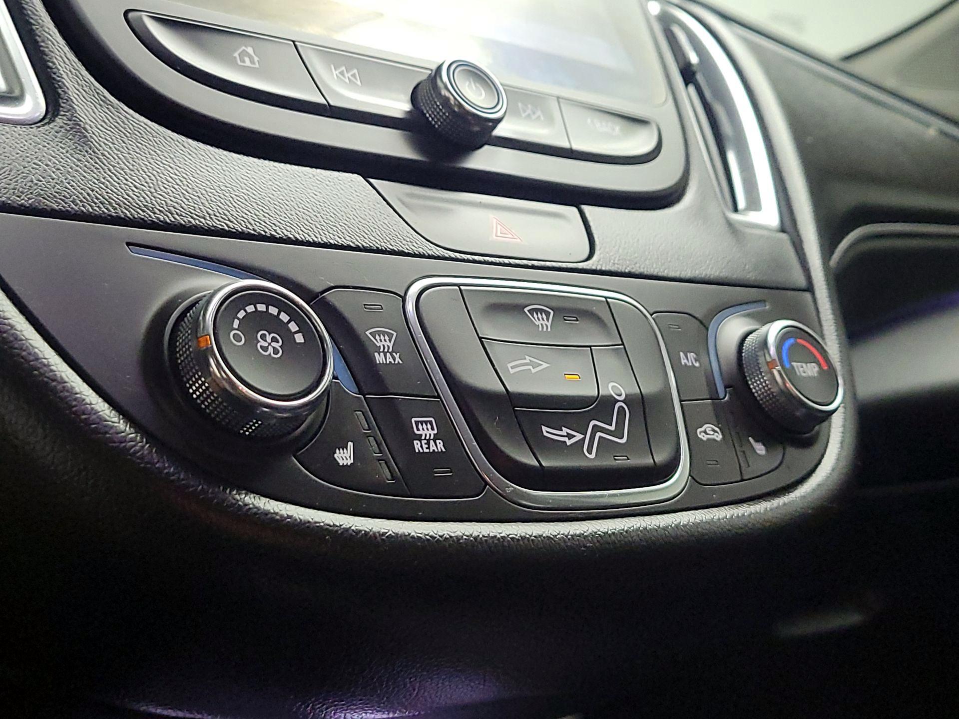 Thumbnail: 2016 Chevrolet Malibu - 16