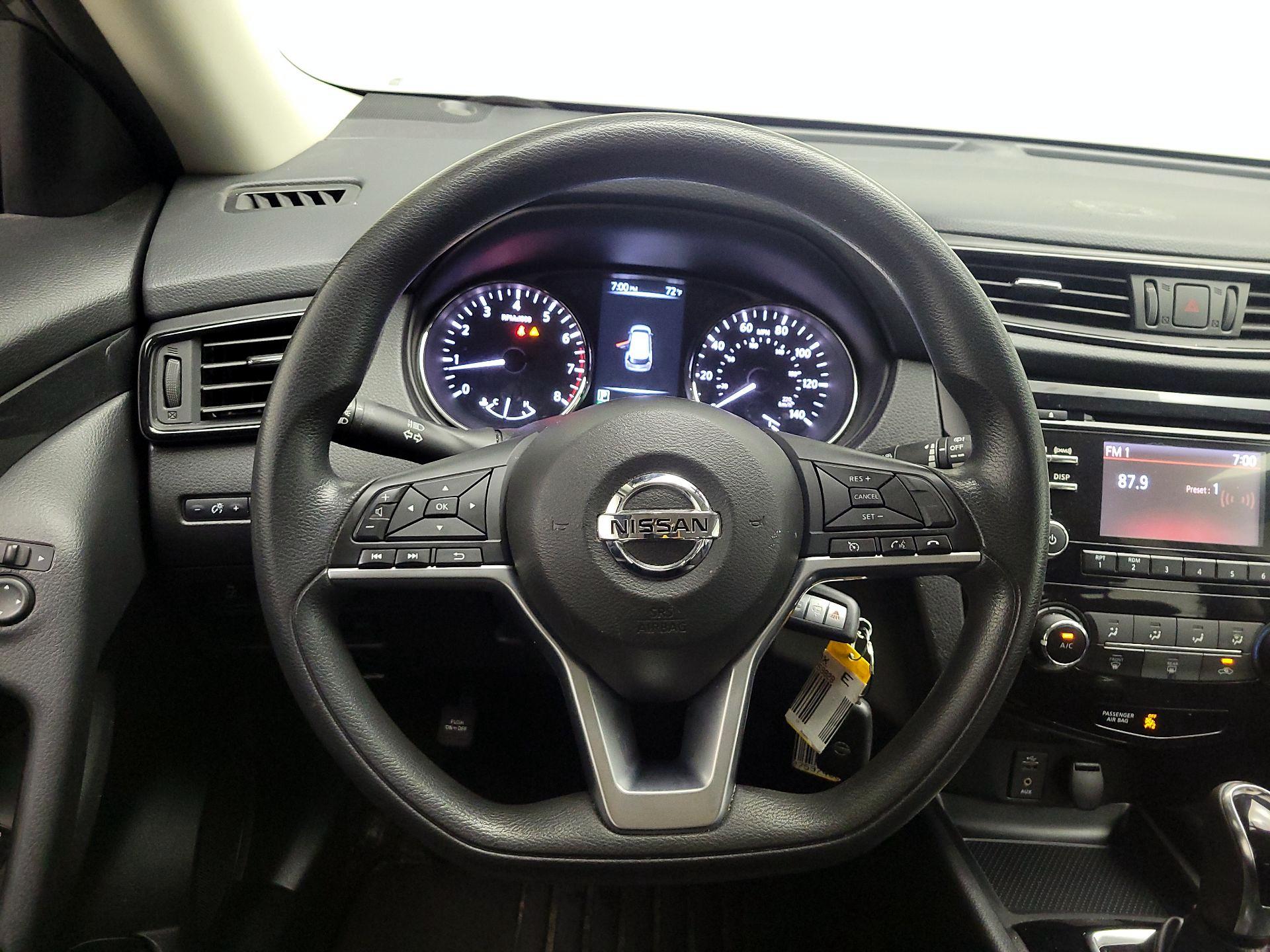 Thumbnail: 2017 Nissan Rogue - 10
