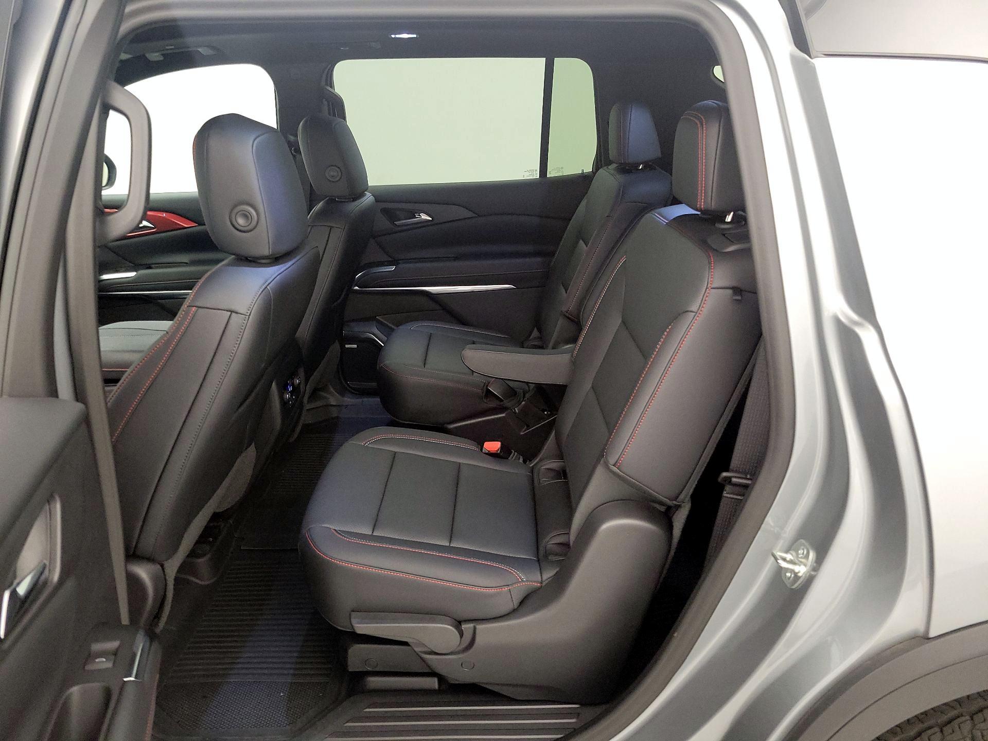 Thumbnail: 2024 Chevrolet Traverse - 16