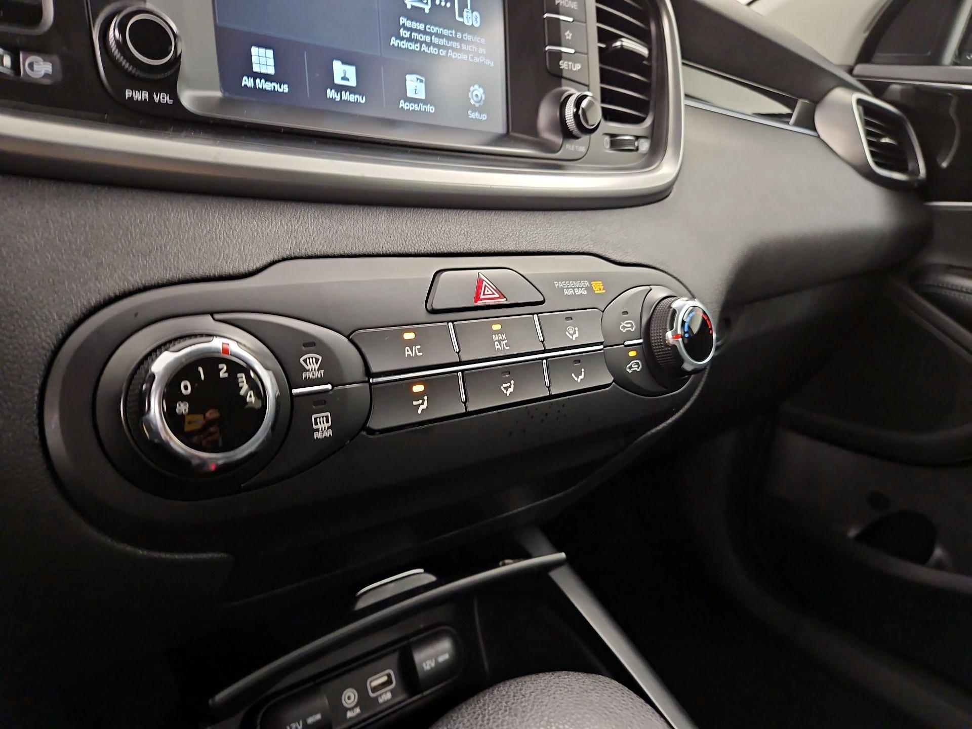 Thumbnail: 2019 Kia Sorento - 16
