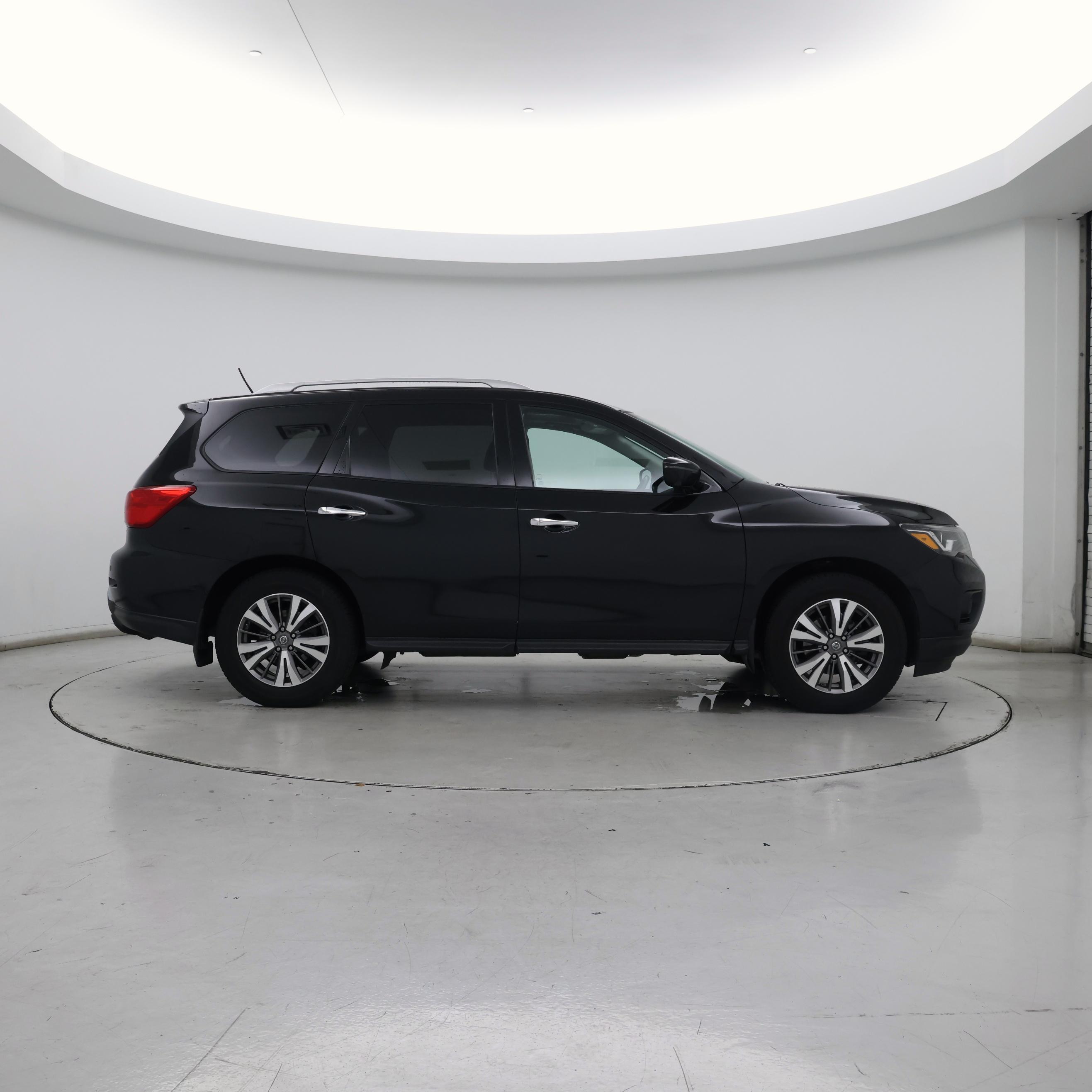 Thumbnail: 2017 Nissan Pathfinder - 7