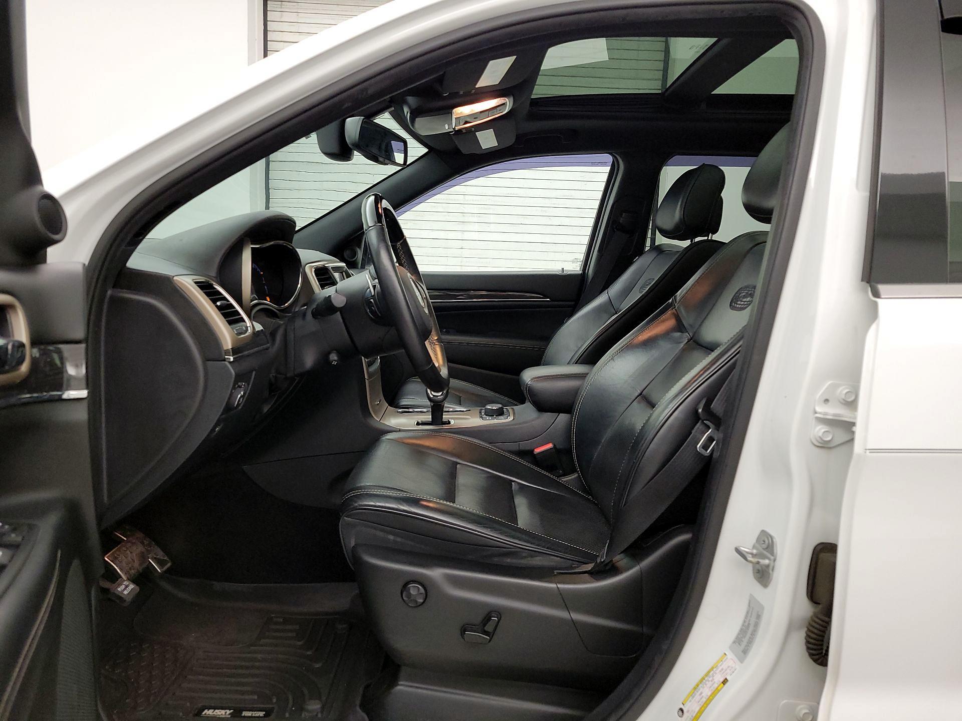 Thumbnail: 2015 Jeep Grand Cherokee - 11