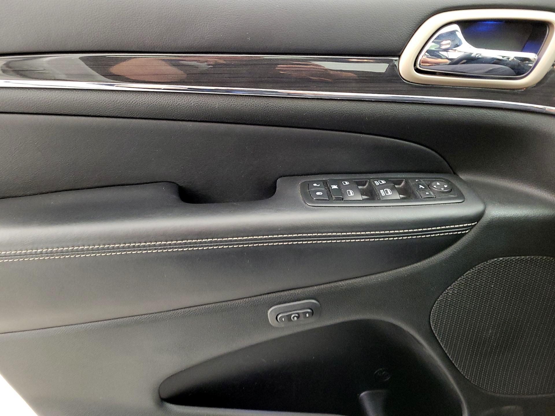 Thumbnail: 2015 Jeep Grand Cherokee - 12