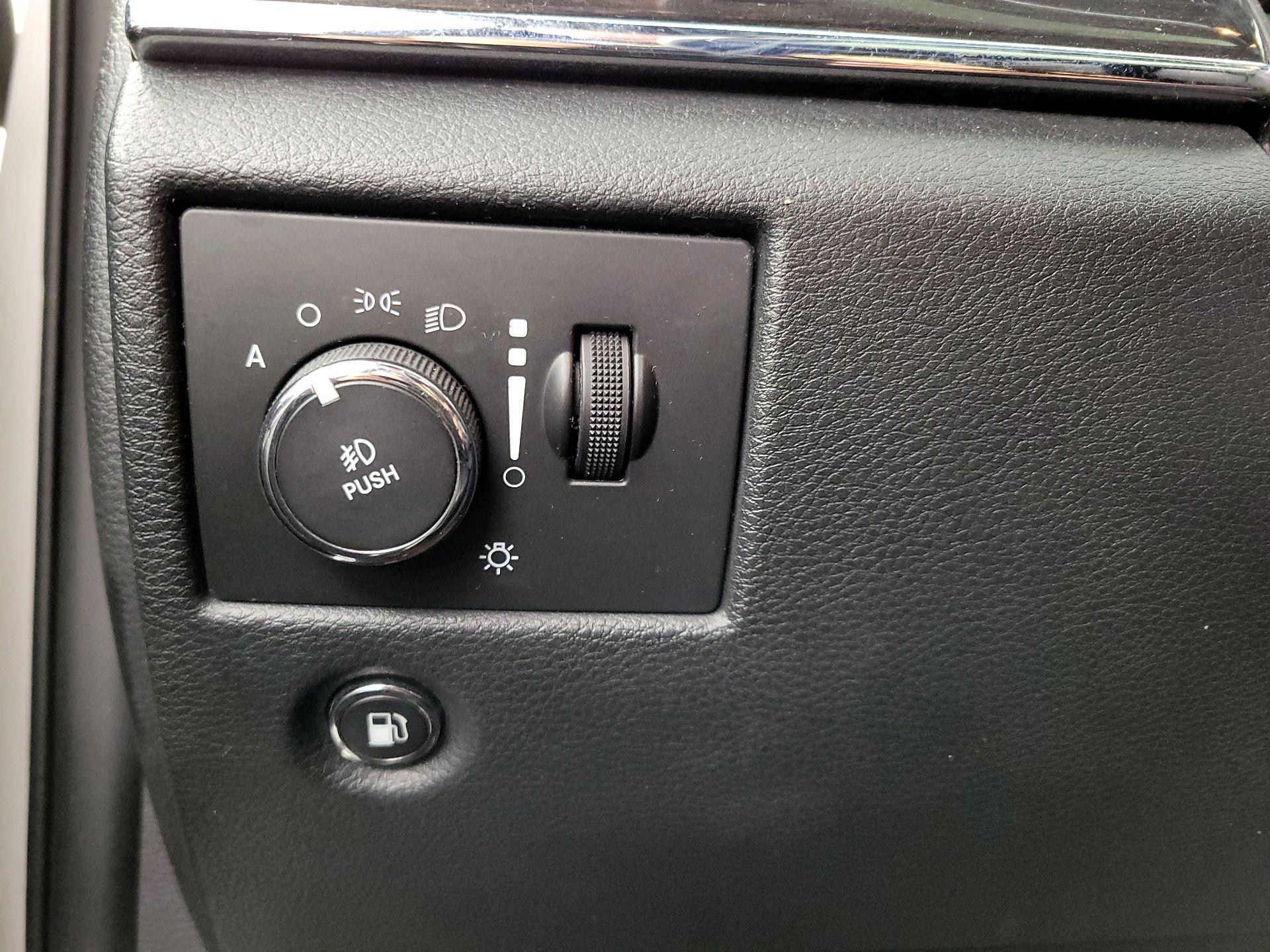 Thumbnail: 2015 Jeep Grand Cherokee - 13