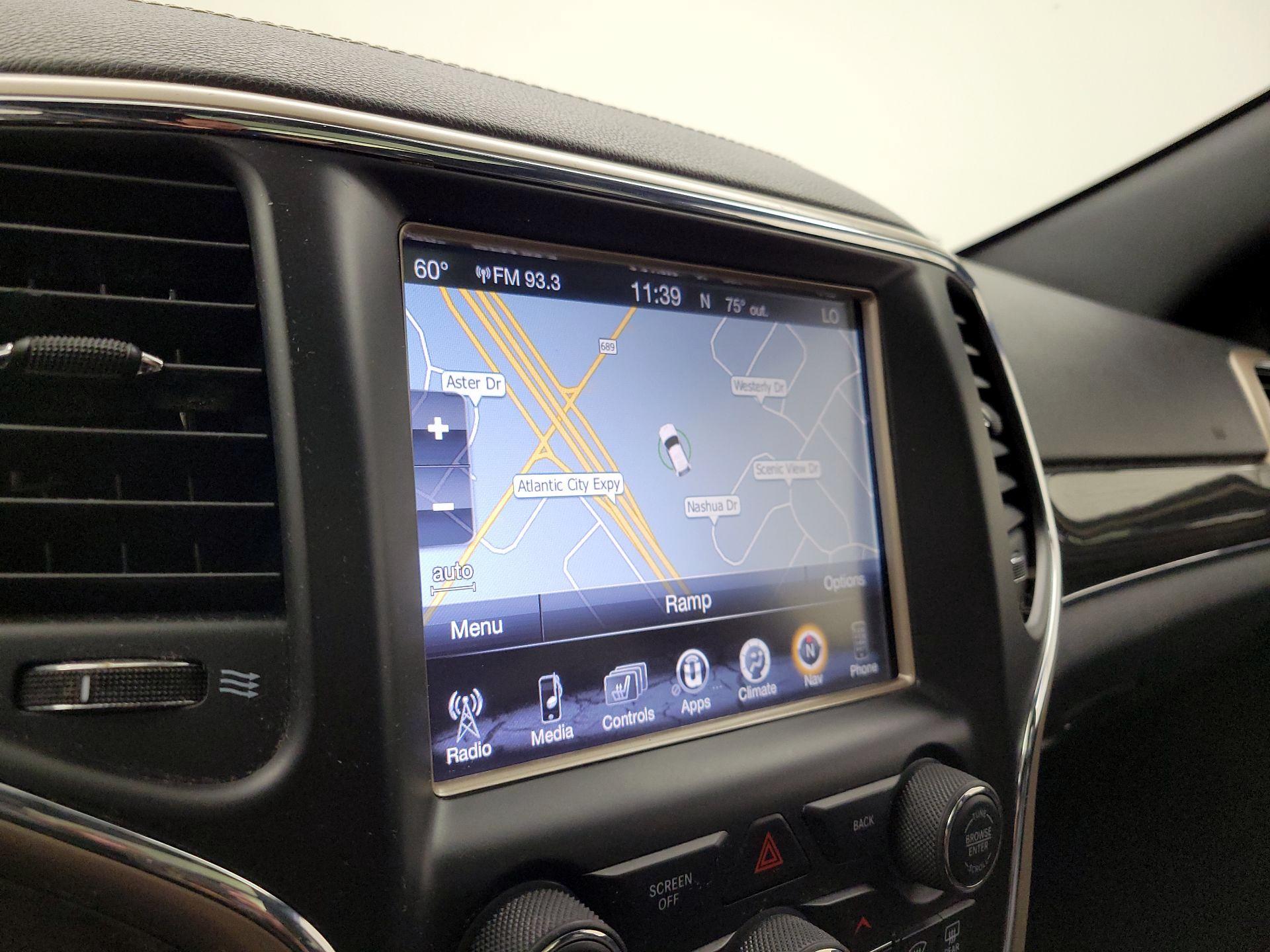 Thumbnail: 2015 Jeep Grand Cherokee - 14