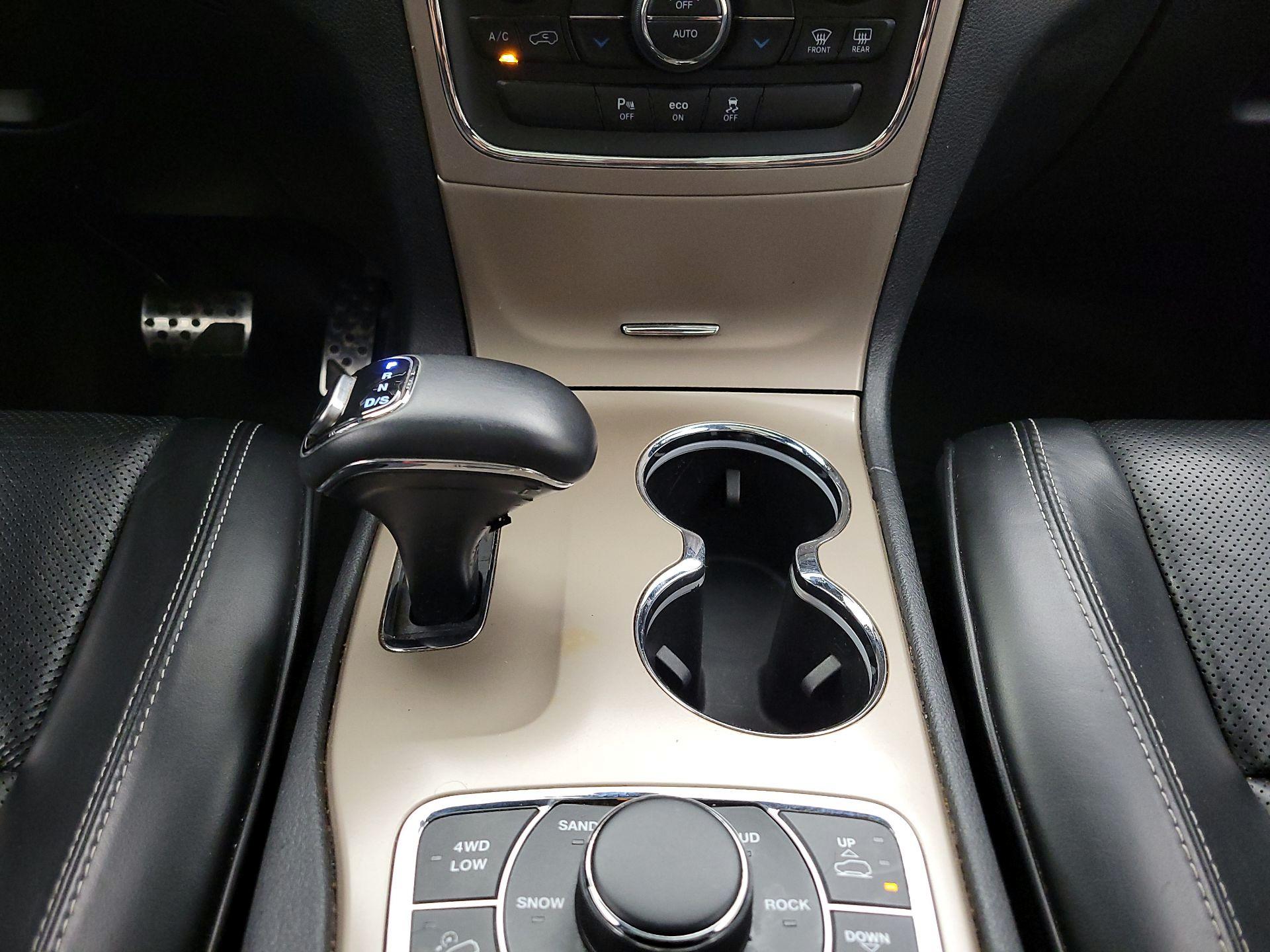 Thumbnail: 2015 Jeep Grand Cherokee - 18