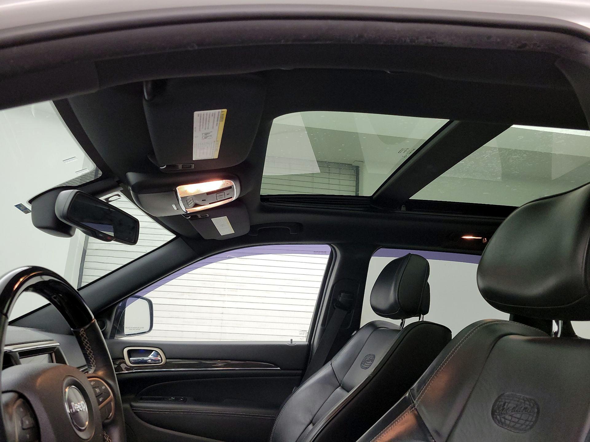 Thumbnail: 2015 Jeep Grand Cherokee - 20
