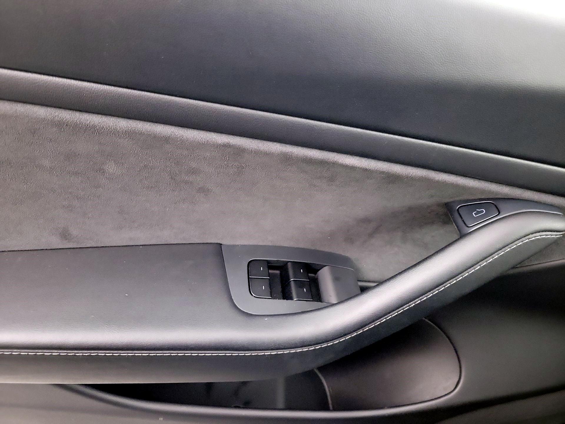 Thumbnail: 2021 Tesla Model 3 - 10