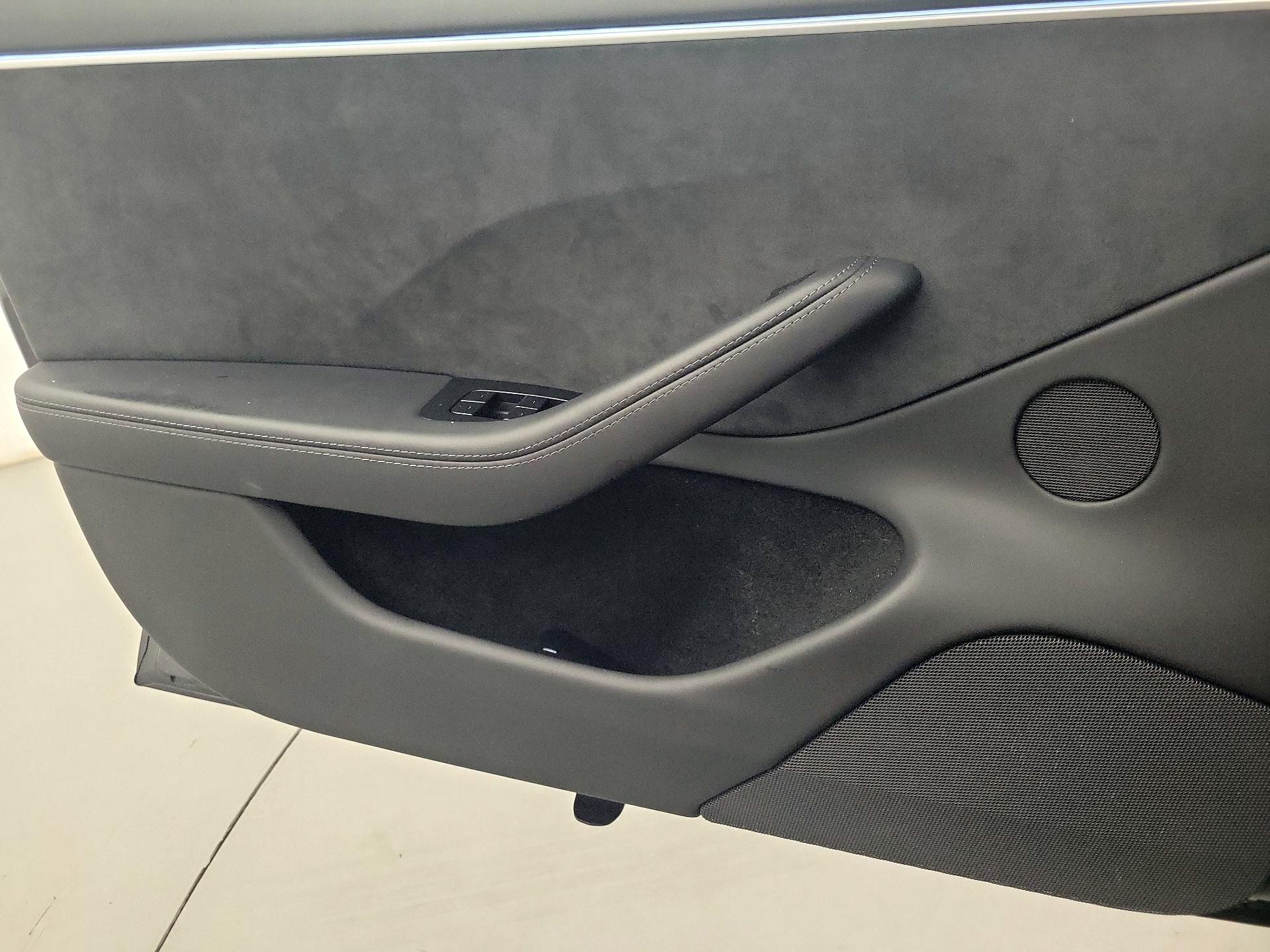 Thumbnail: 2025 Tesla Model 3 - 10