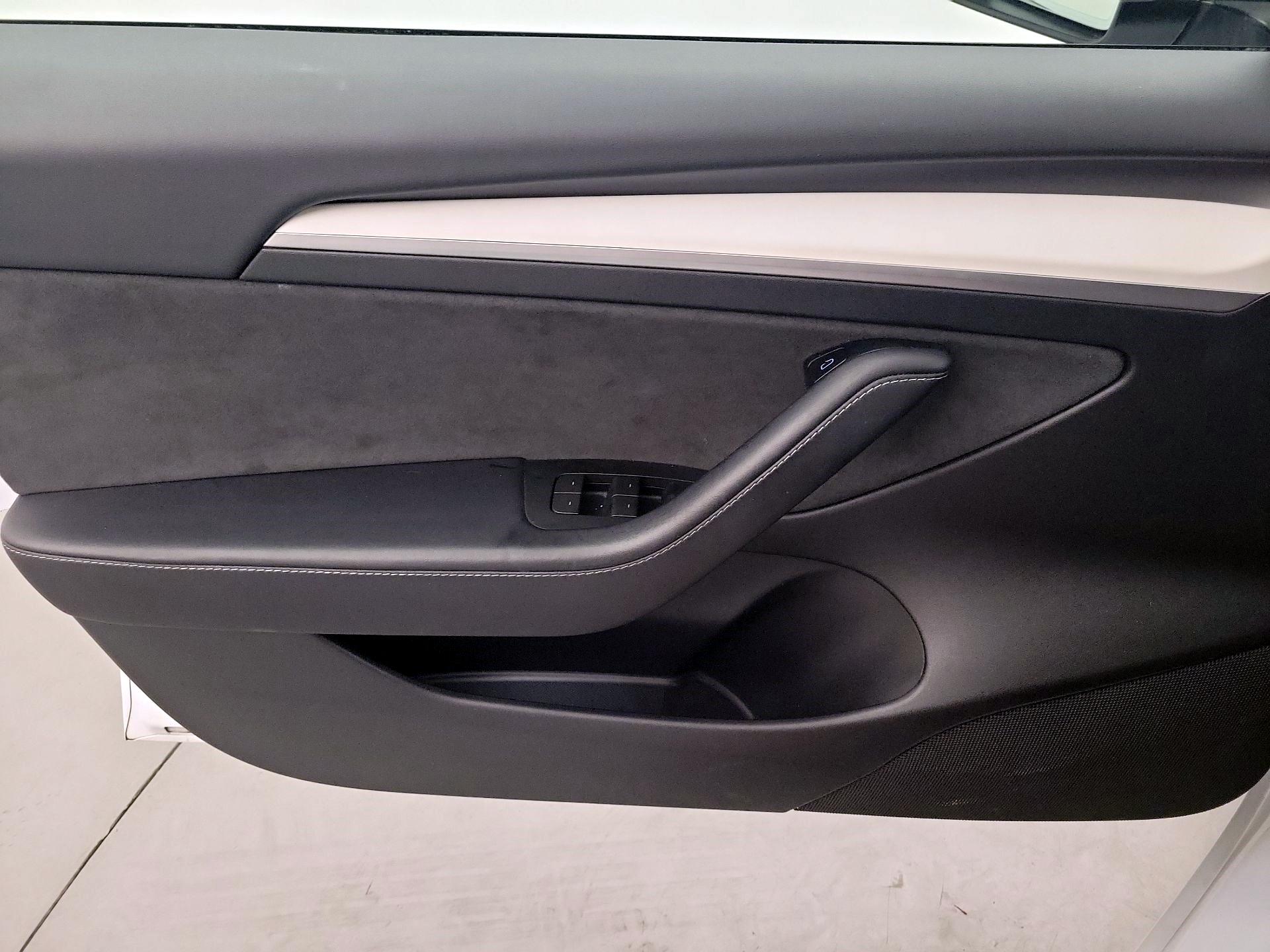 Thumbnail: 2023 Tesla Model 3 - 10