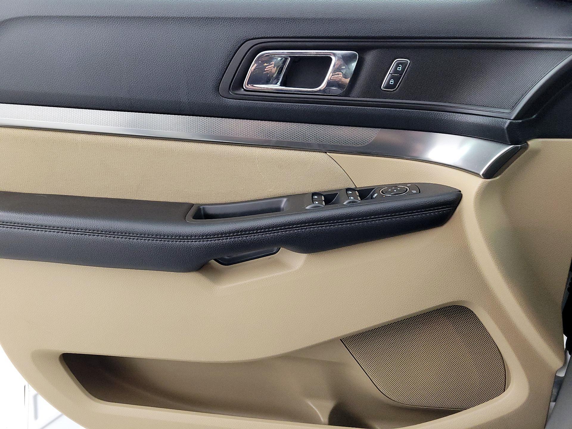 Thumbnail: 2016 Ford Explorer - 12