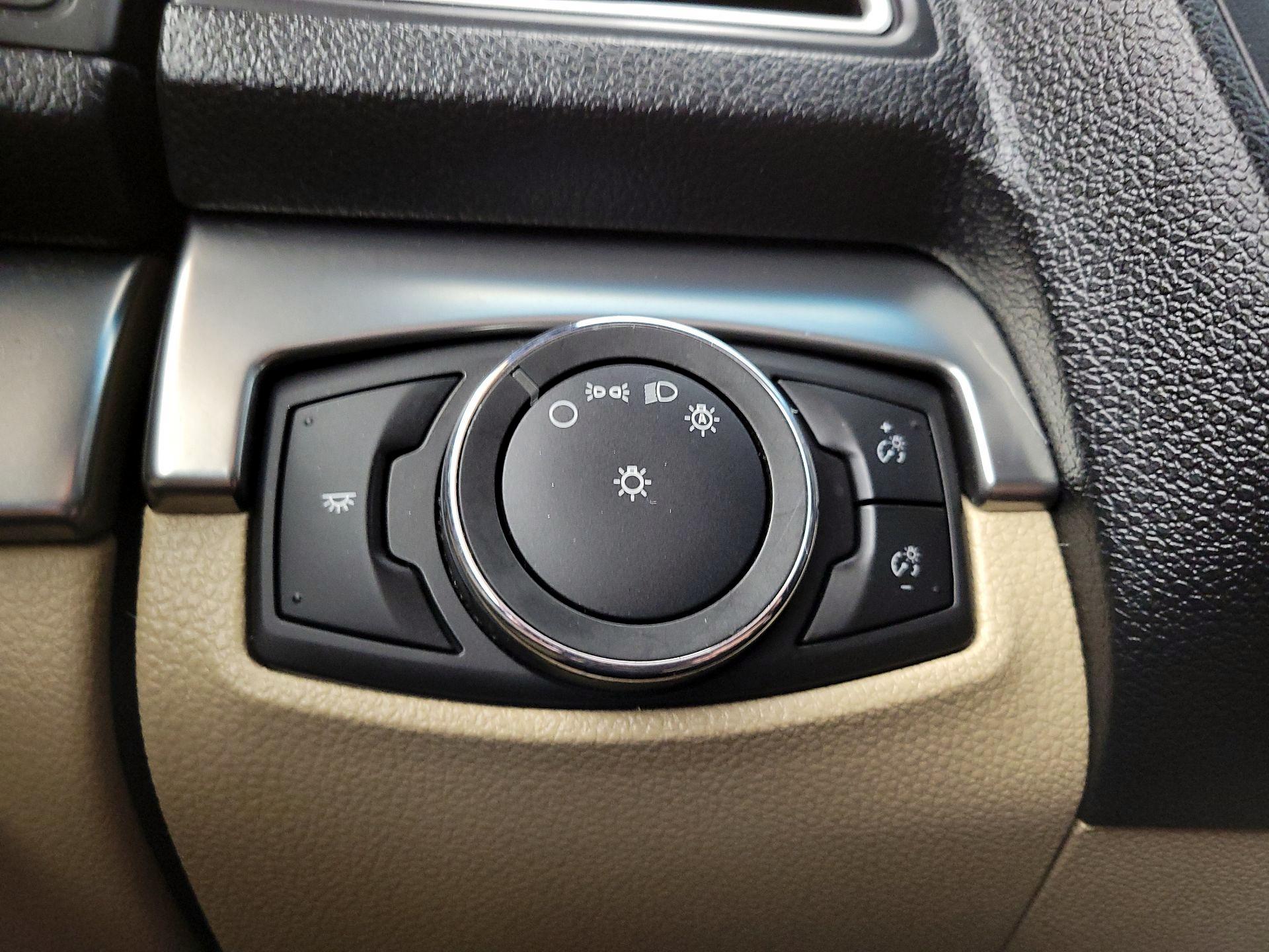 Thumbnail: 2016 Ford Explorer - 13