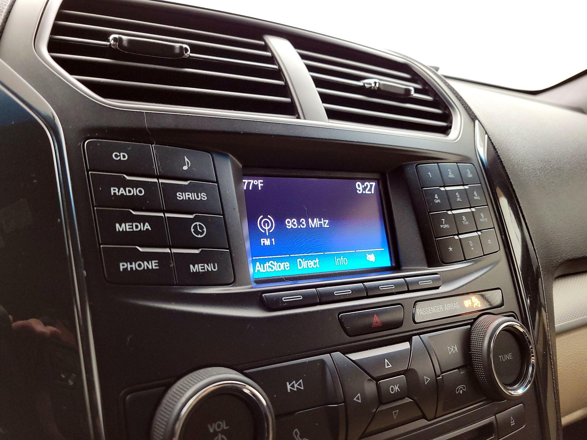 Thumbnail: 2016 Ford Explorer - 15