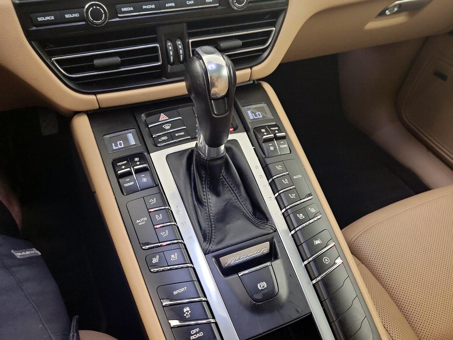 Thumbnail: 2020 Porsche Macan - 15