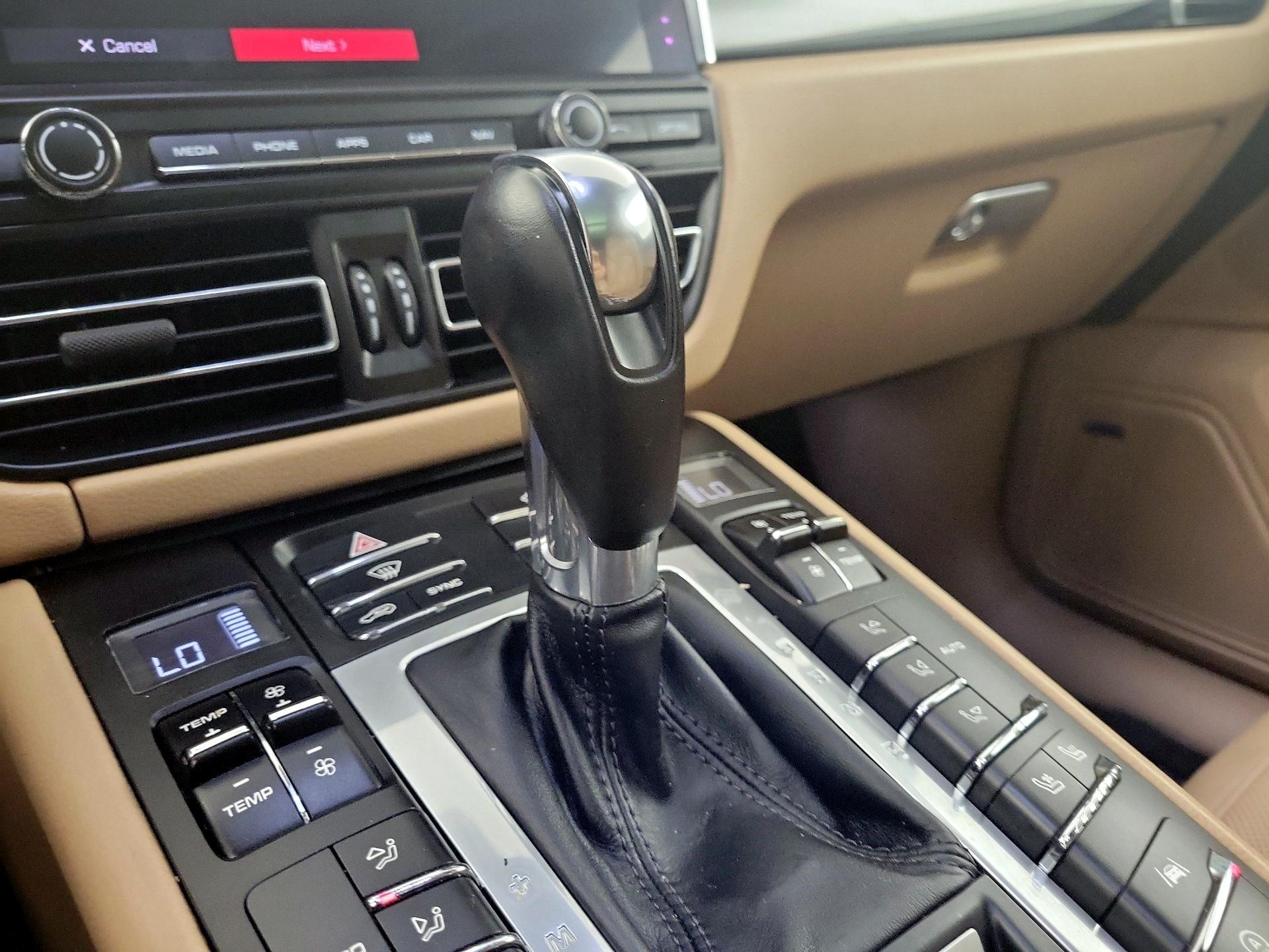 Thumbnail: 2020 Porsche Macan - 16